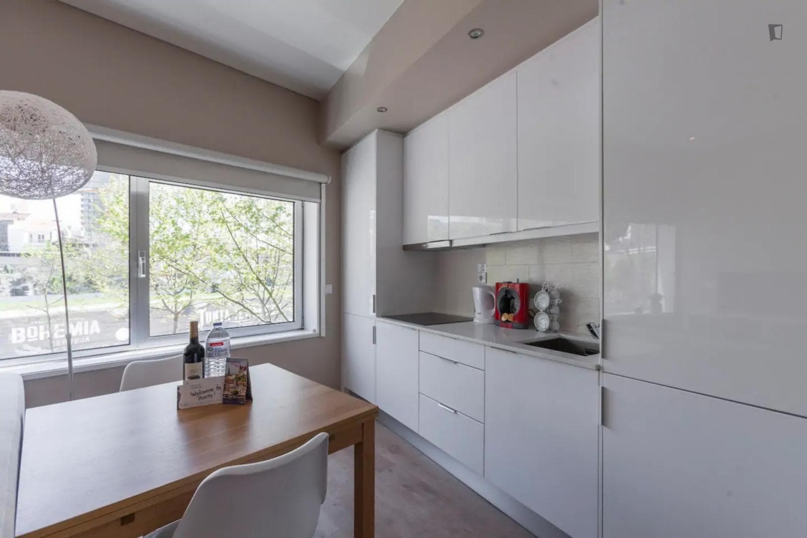 1- bedroom apartment in front of Trindade metro station photo 1