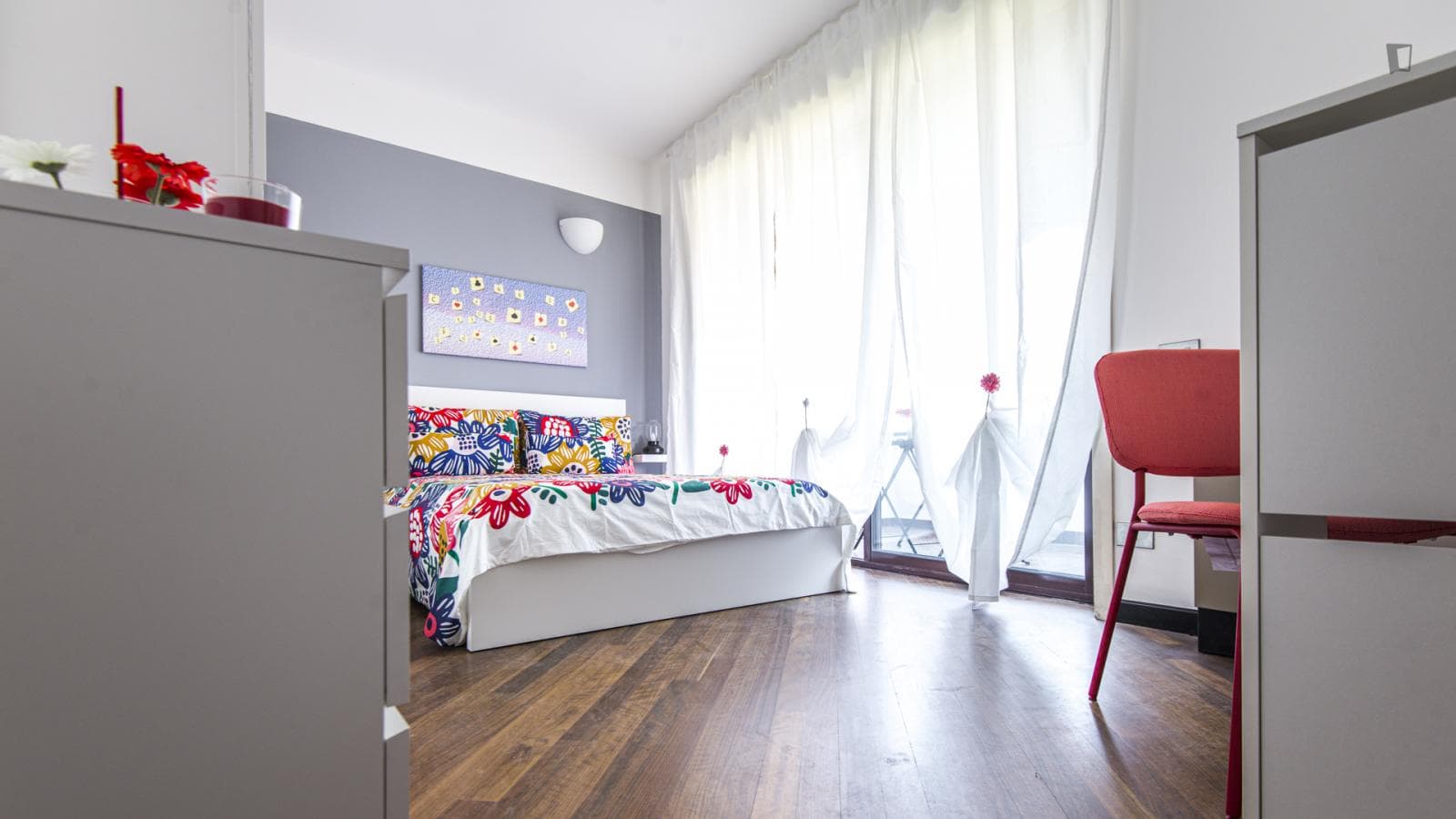 Awesome double bedroom near the Abbiategrasso metro photo 1