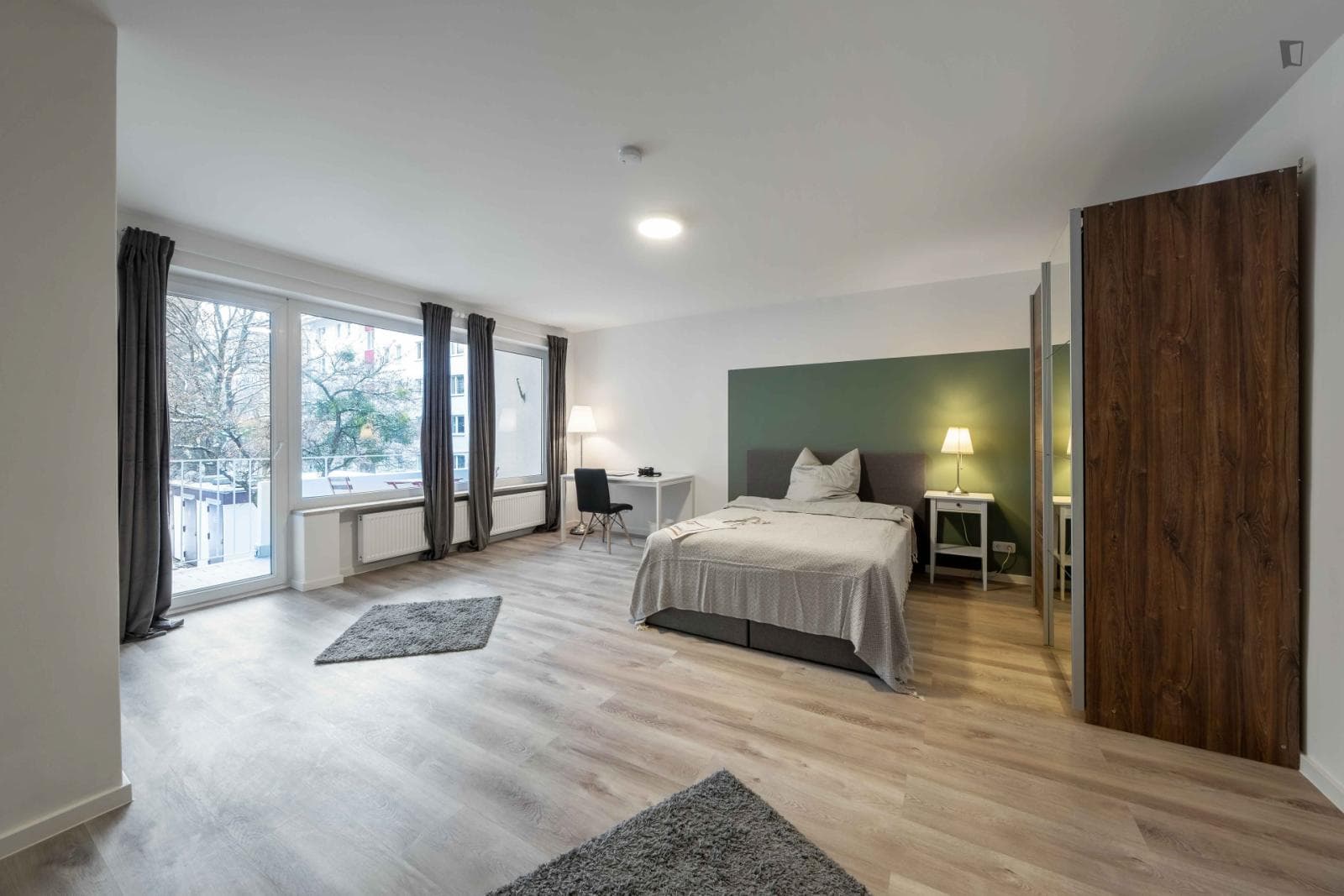 Alluring double bedroom in Untersendling photo 1