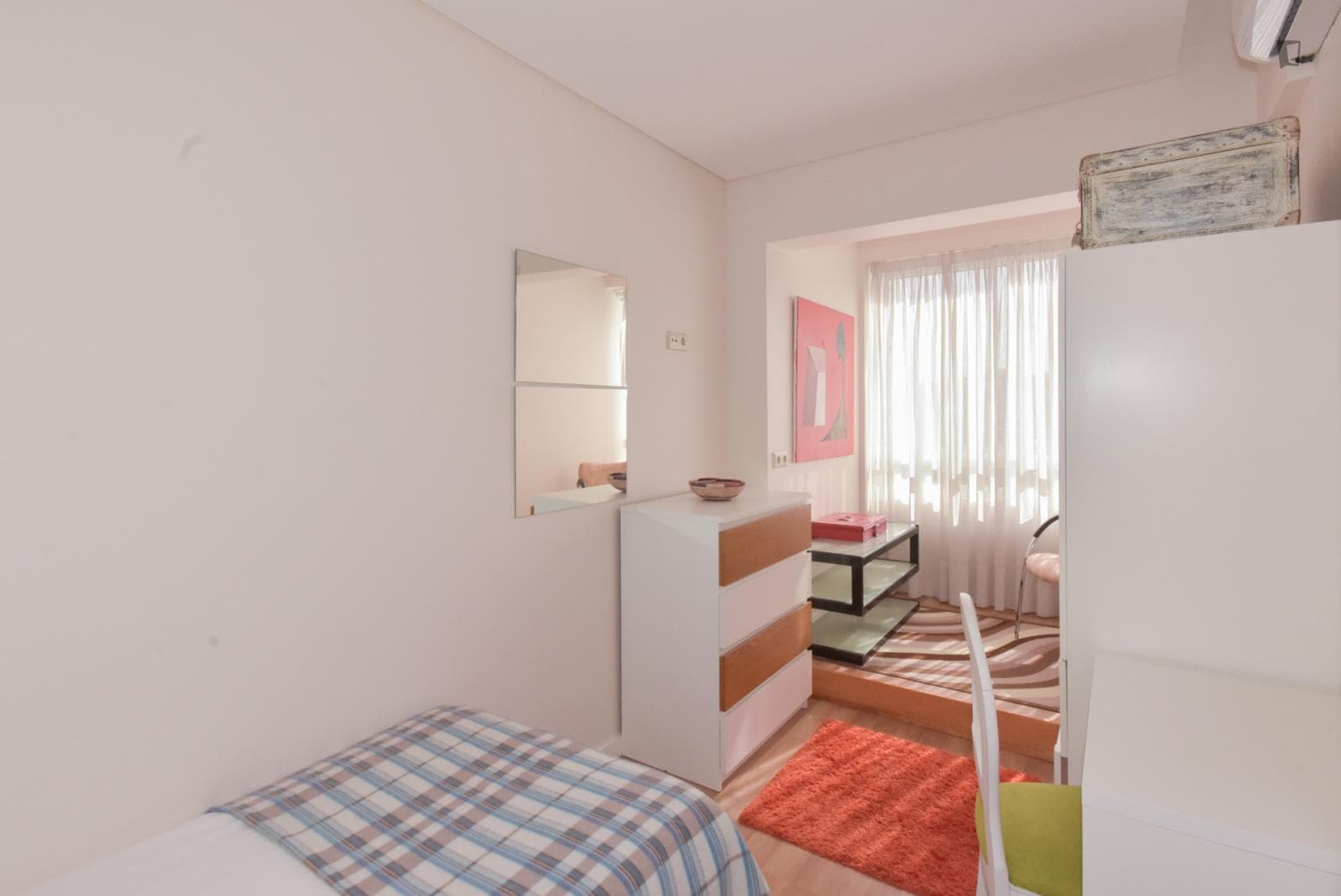 Nice single bedroom in a 4-bedroom apartment photo 1