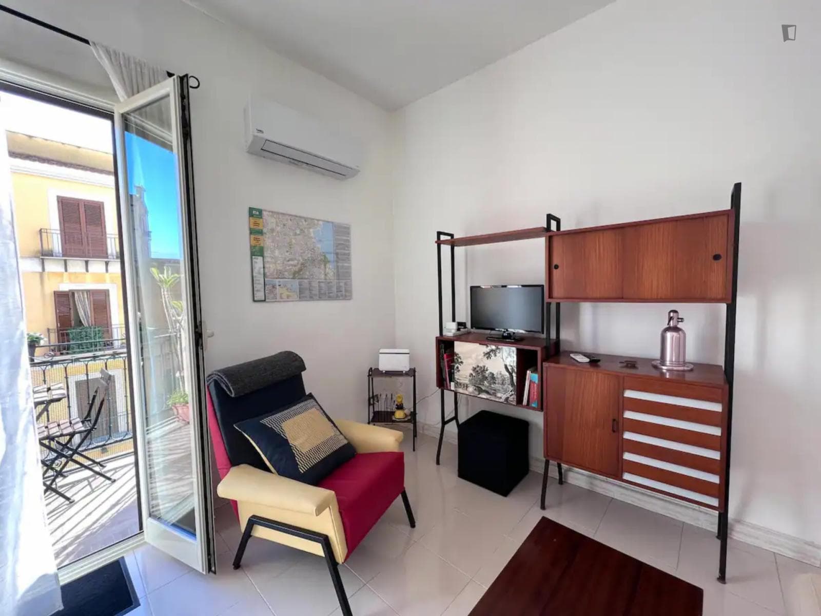 Lovely 1-bedroom apartment in classic Borgo Vecchio photo 1