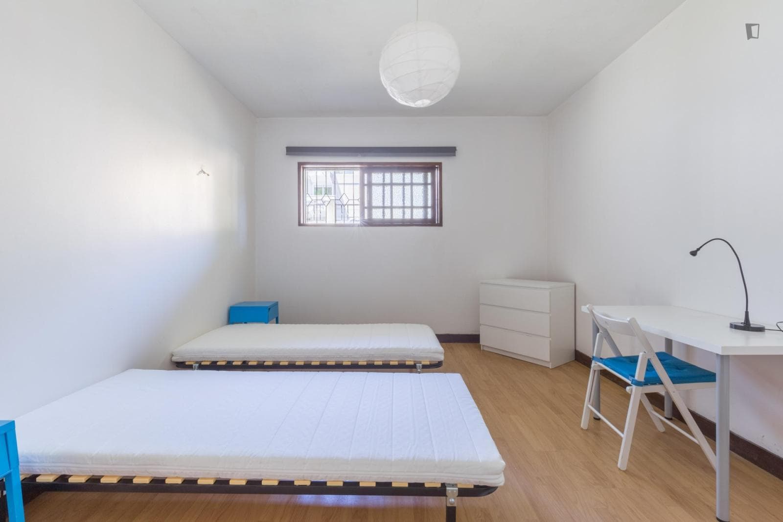 Homely twin bedroom close to Instituto Superior de Engenharia photo 1
