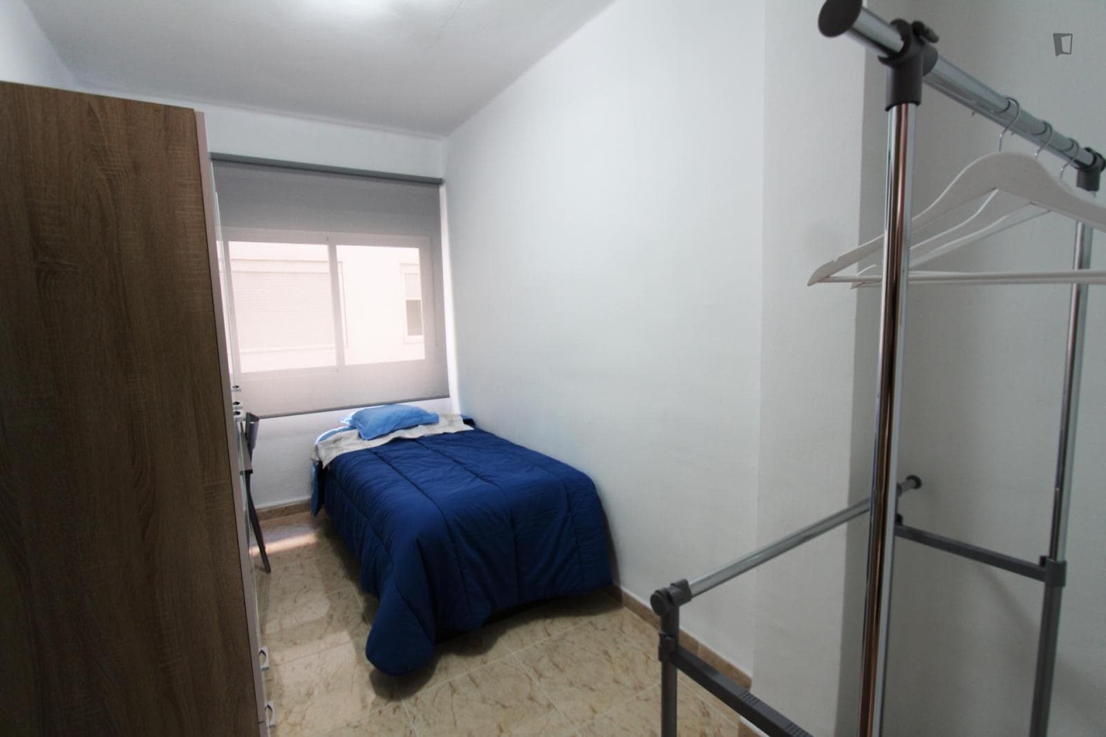 Cool-looking single bedroom close to Garbinet light rail station photo 1