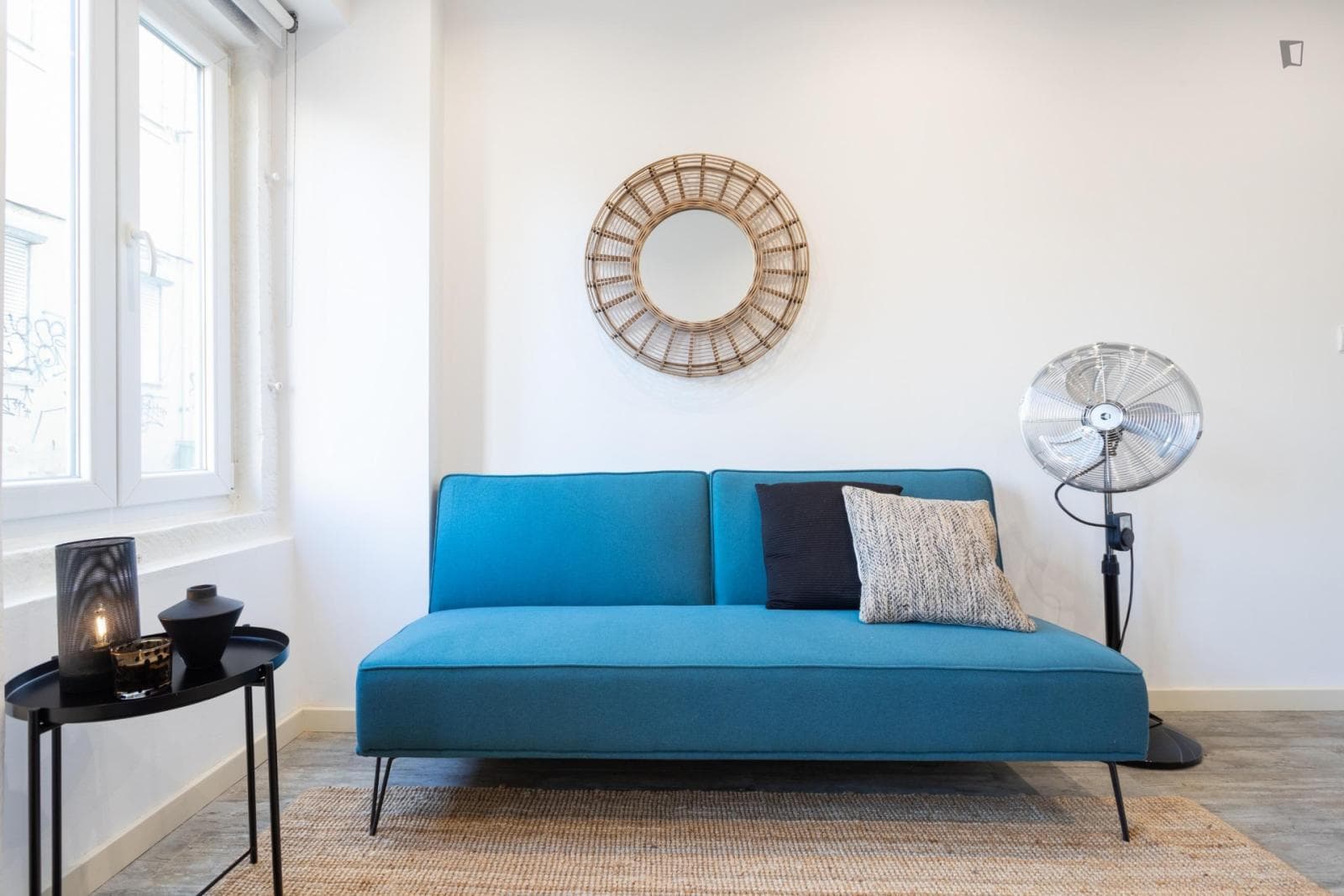 Beautiful bright studio very close to Anjos metro station photo 1