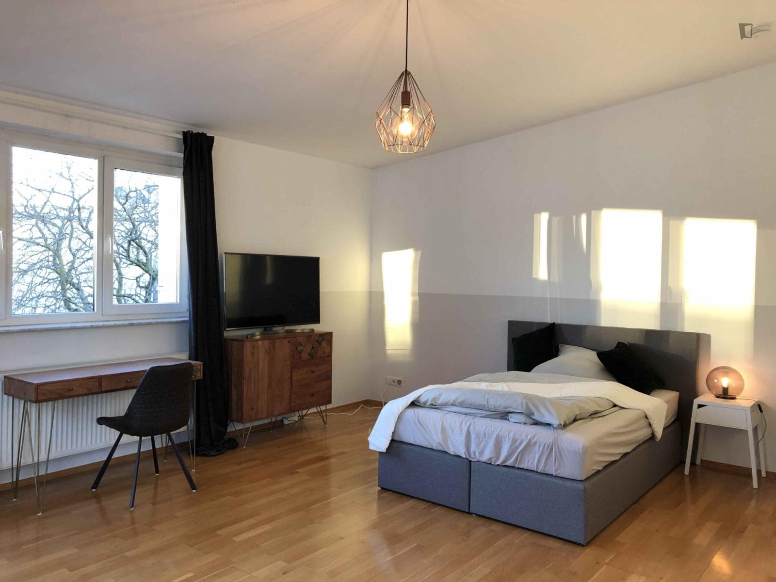 Comfy double bedroom close to Goethe University Frankfurt photo 1