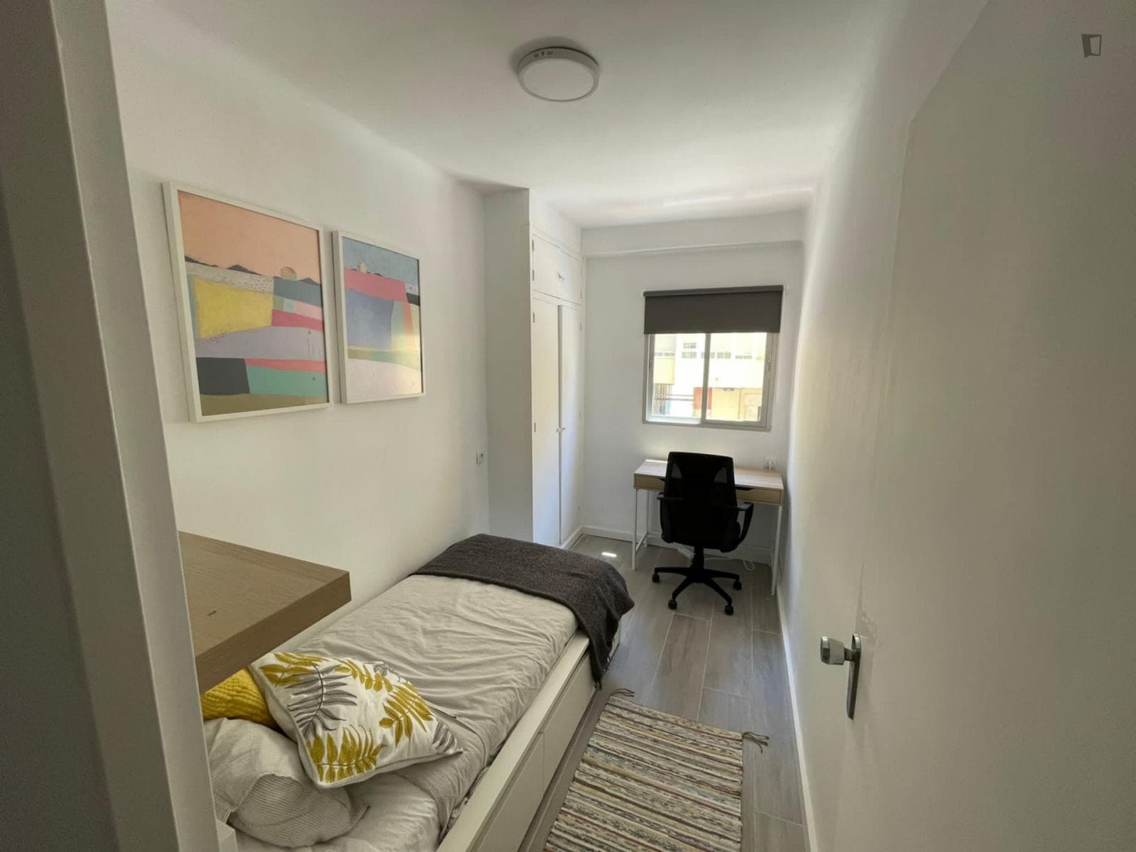 Comfy single bedroom in Renovated apartment photo 1
