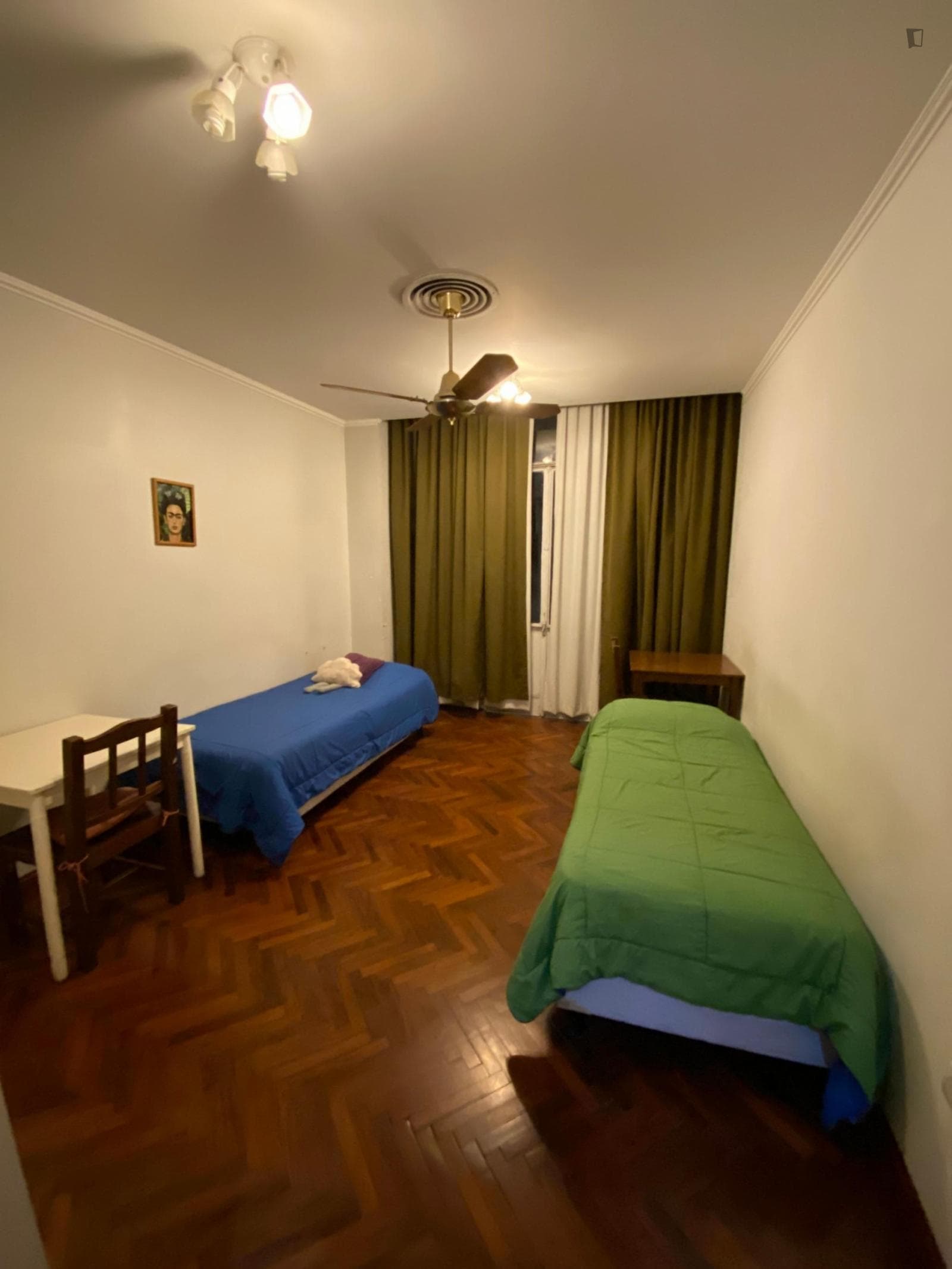 Bed in a twin bedroom, in Monserrat photo 1