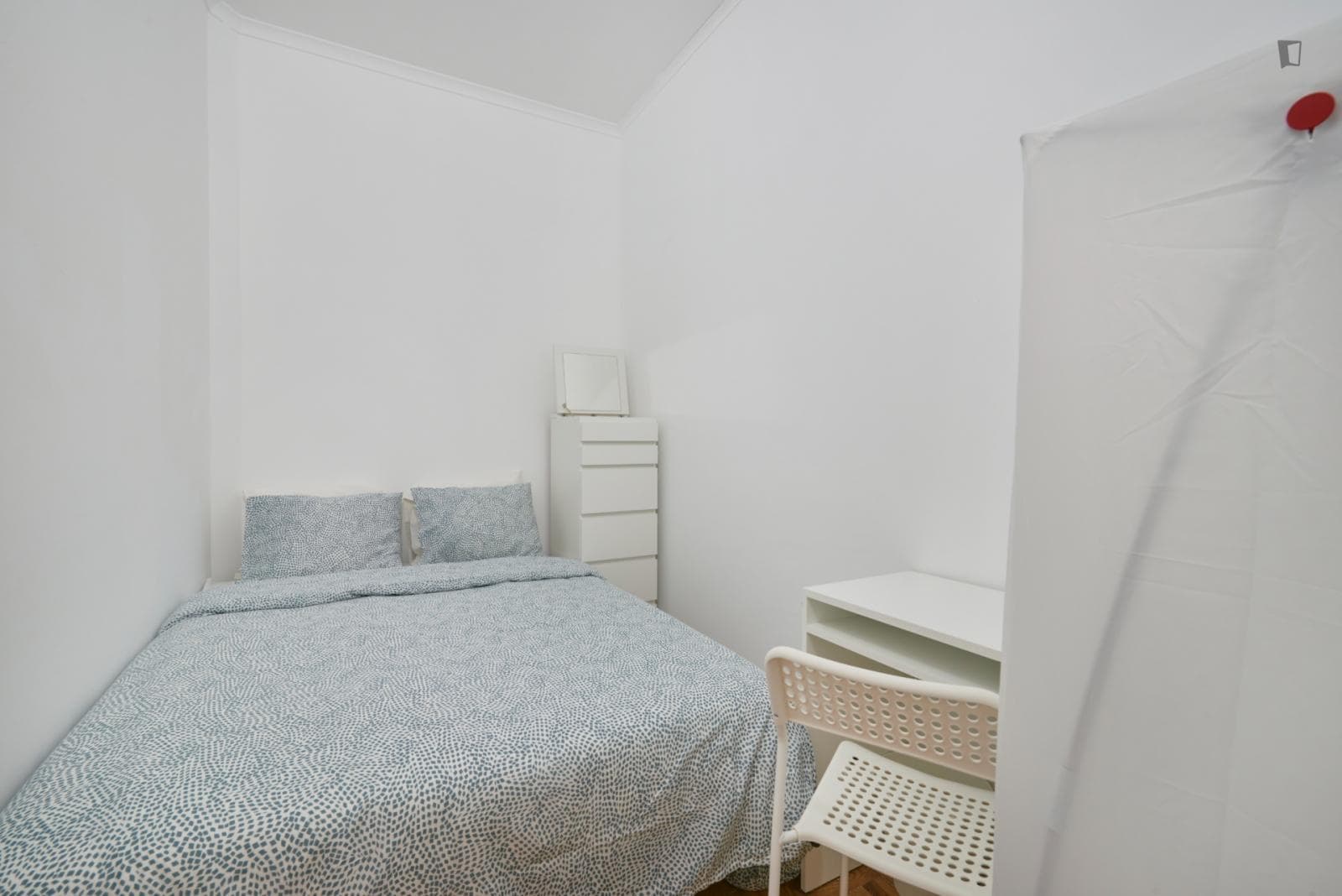 Comfy double bedroom in Marquês de Pombal photo 1