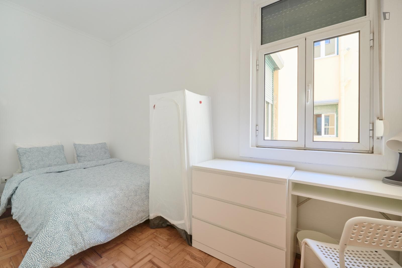 Nice double bedroom in Marquês de Pombal photo 1