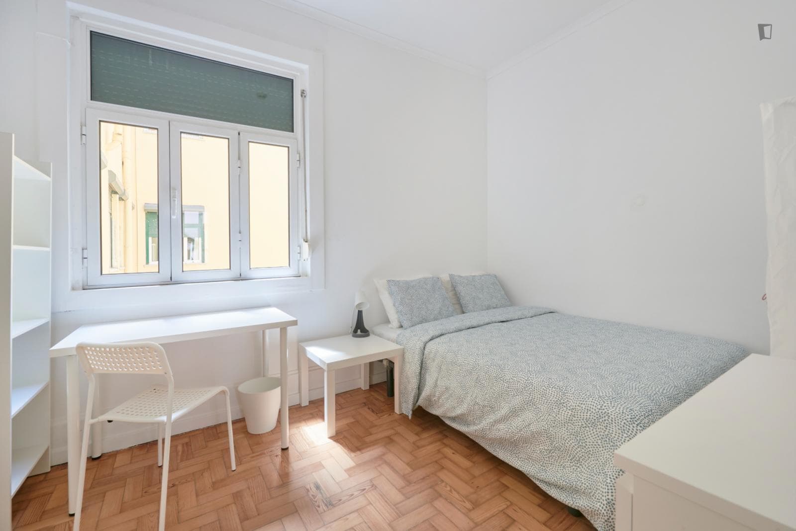 Luminous double bedroom in Marquês de Pombal photo 1