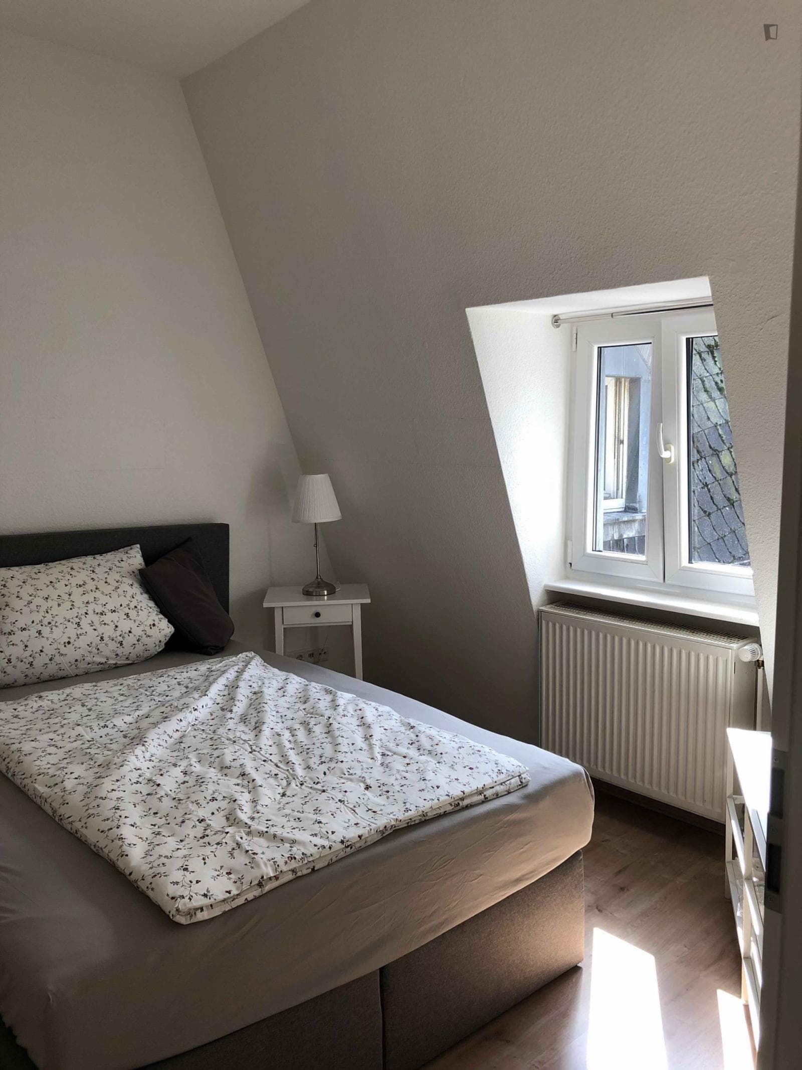 Comfortable single bedroom in a 4-bedroom apartment close to Frankfurt Central Station photo 1