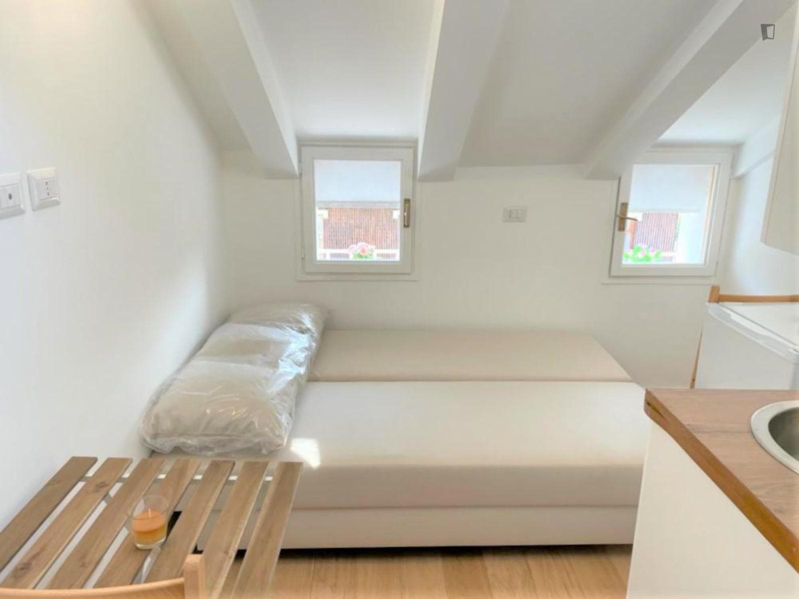 Comfy studio located within easy reach to IED, Bocconi, Politecnico di Milano photo 1