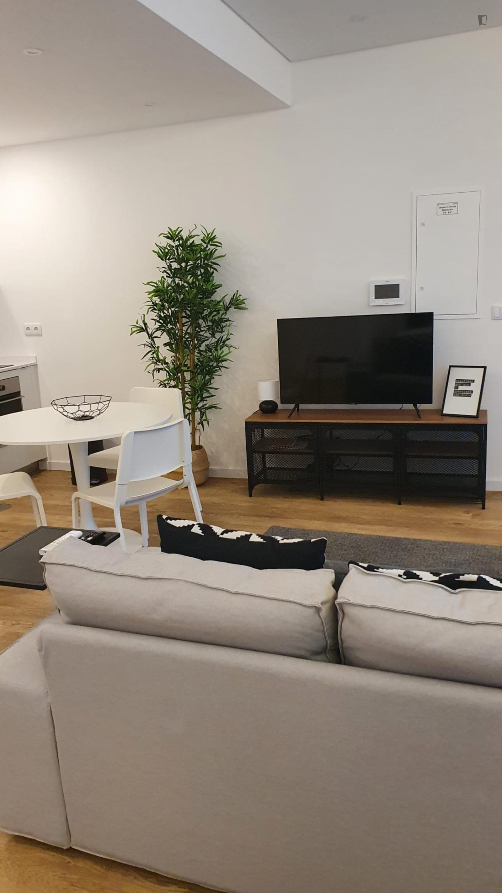 Large studio near the Aveiro train station photo 1