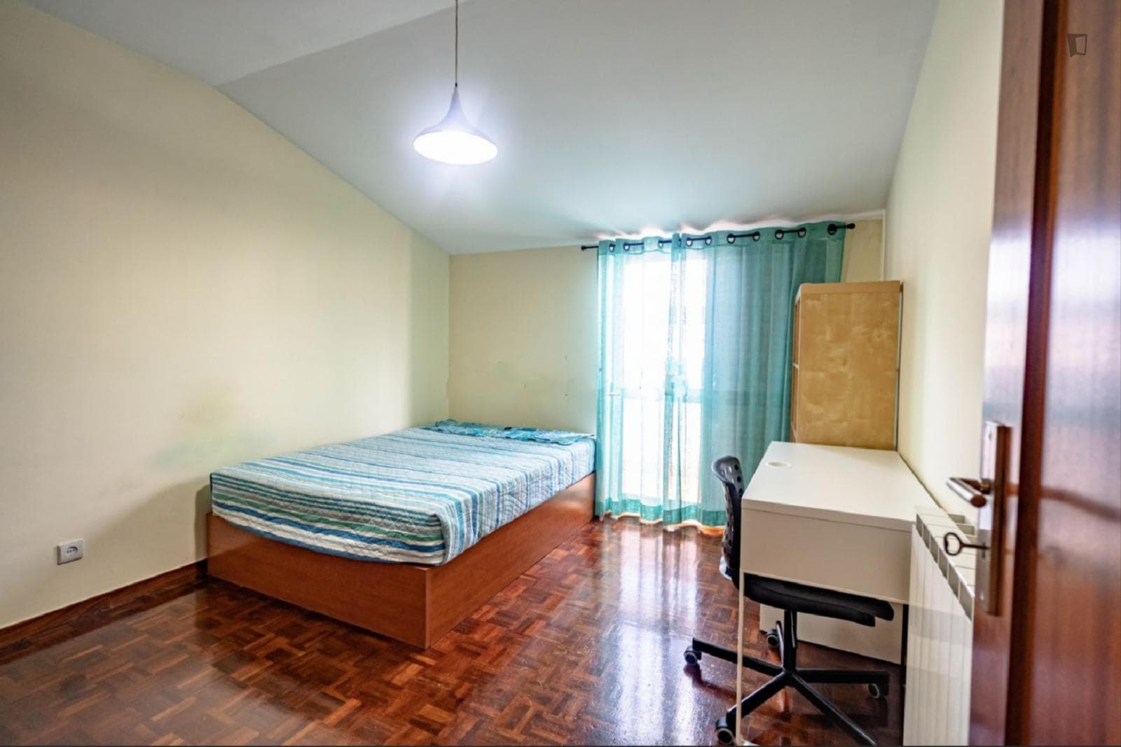 Luminous double bedroom in Penedo da Saudade photo 1