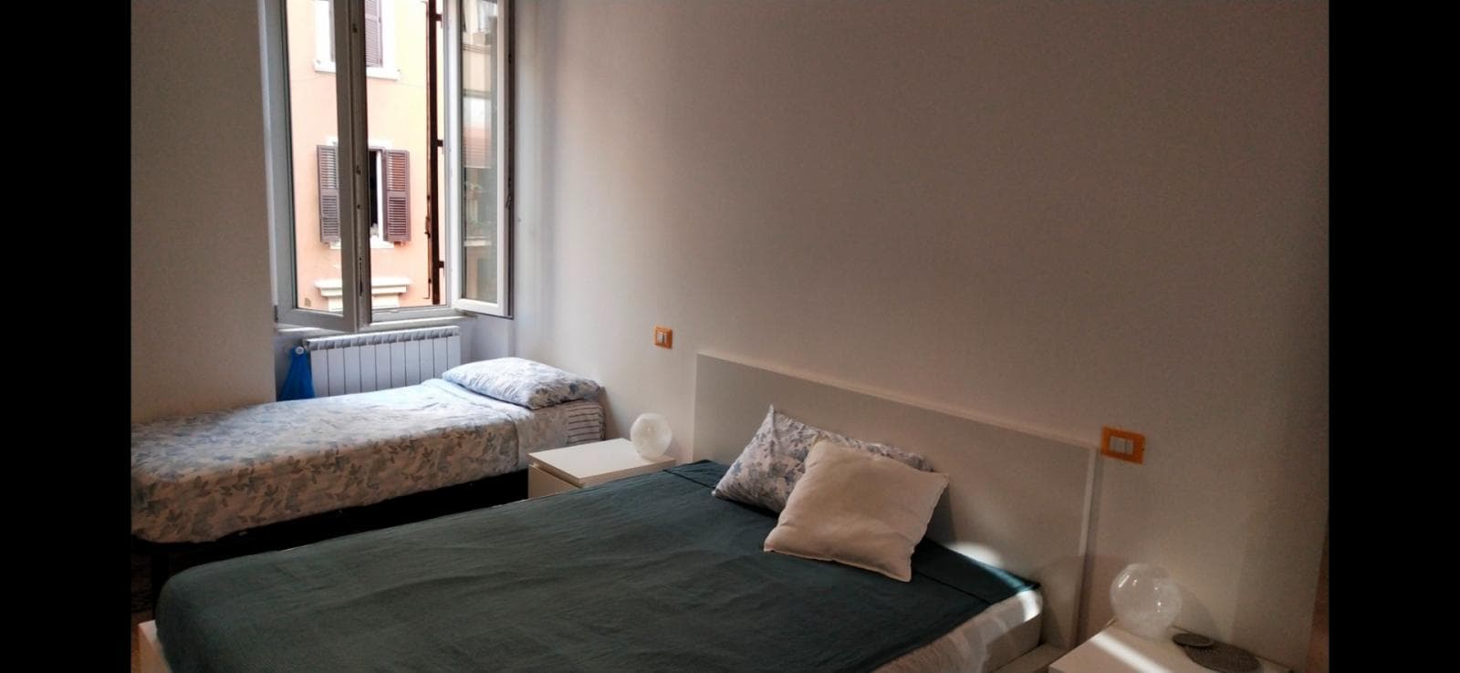 Camera da letto in appartamento condiviso photo 1