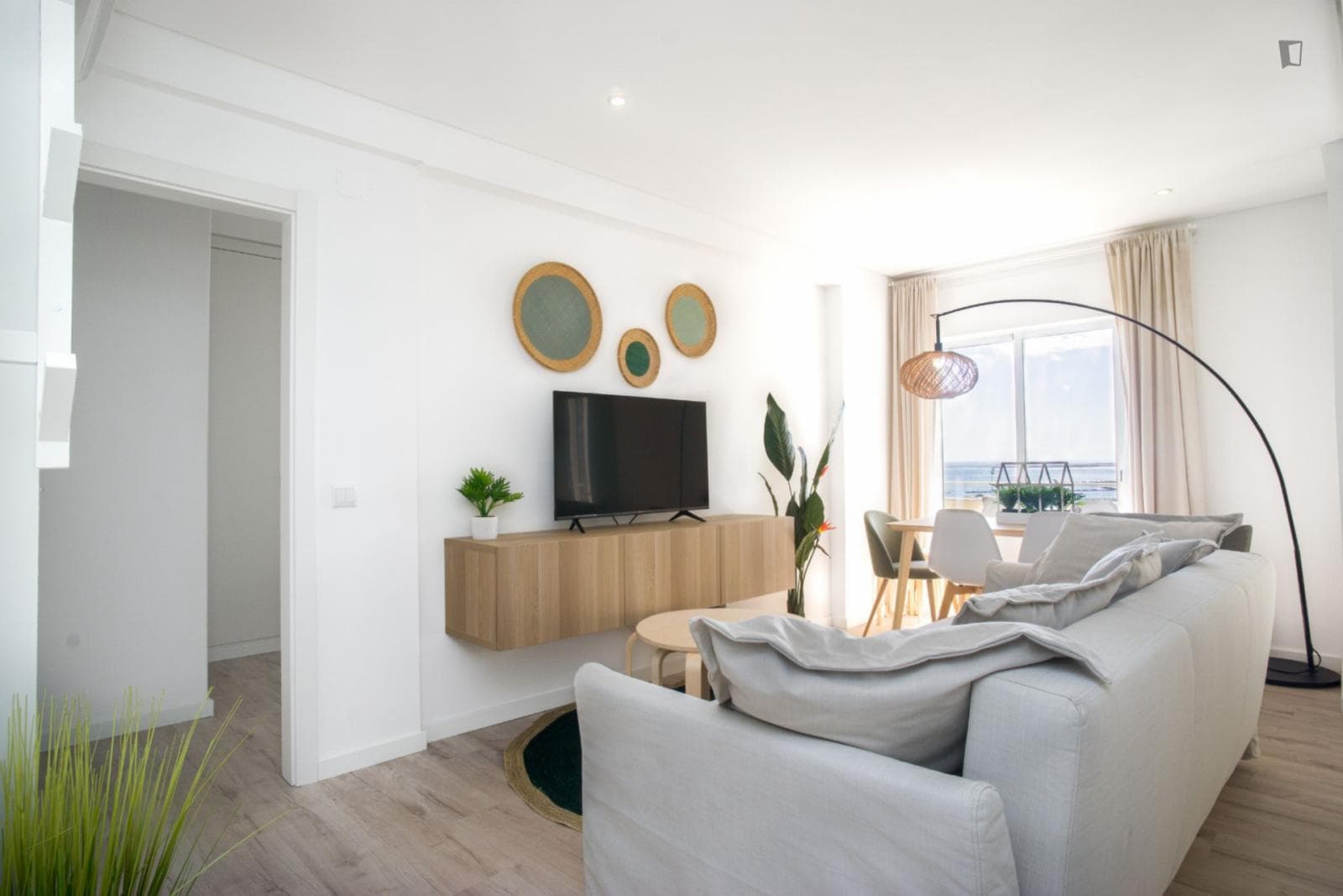 Brilliant 2-bedroom flat near the Bom Joao train station photo 1
