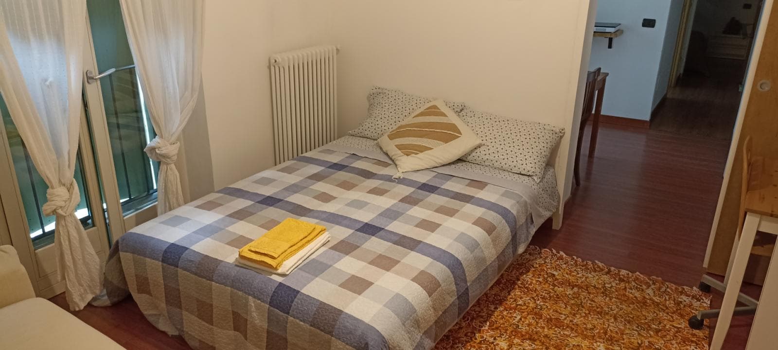 Very homely double bedroom in the centre of Turin photo 1