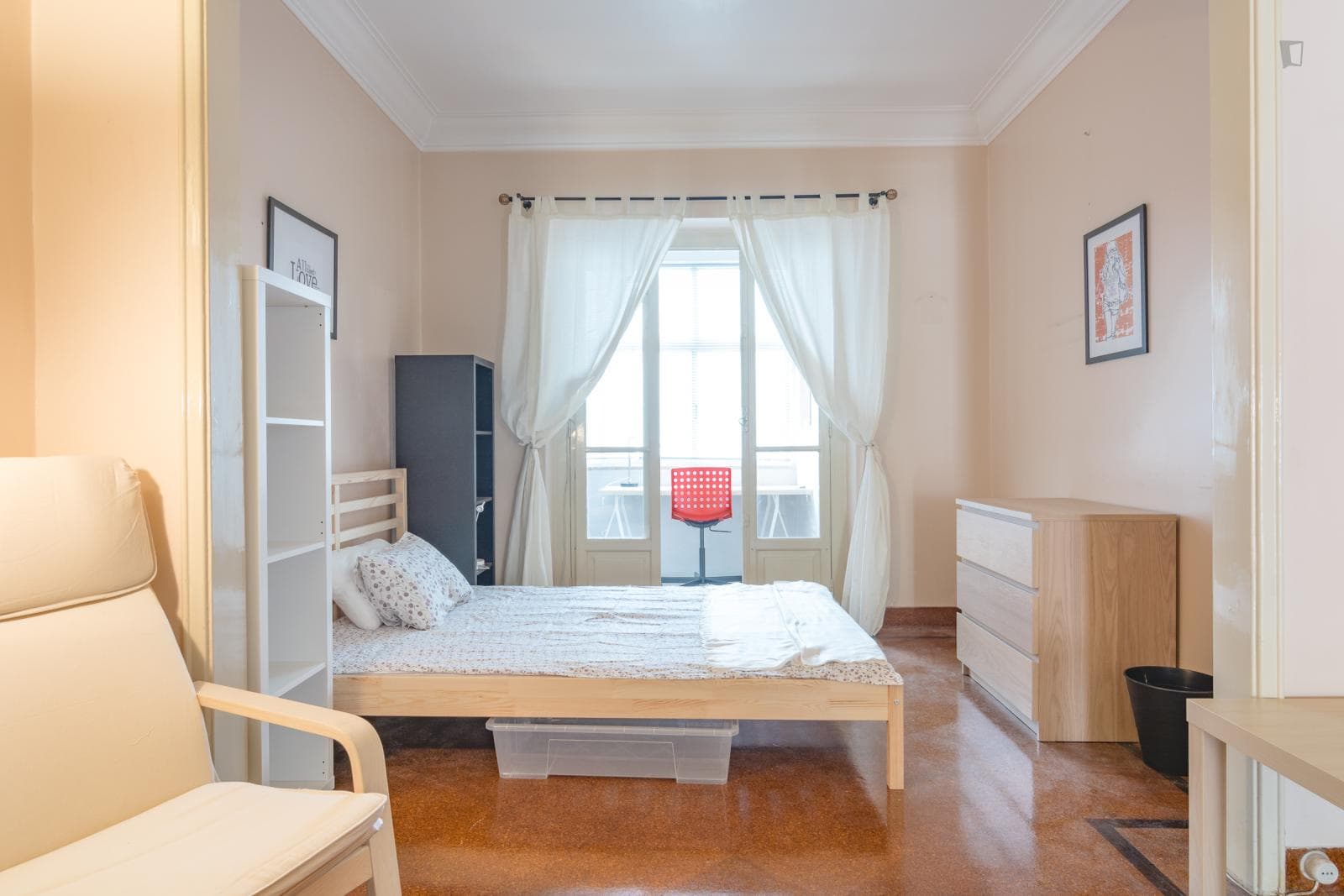 Joyful double bedroom, in a 6-bedroom apartment, in Saldanha photo 1