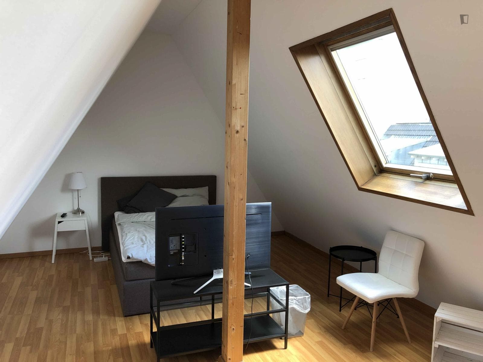 Bright single bedroom in a 5-bedroom apartment in Deutschherrnviertel photo 1