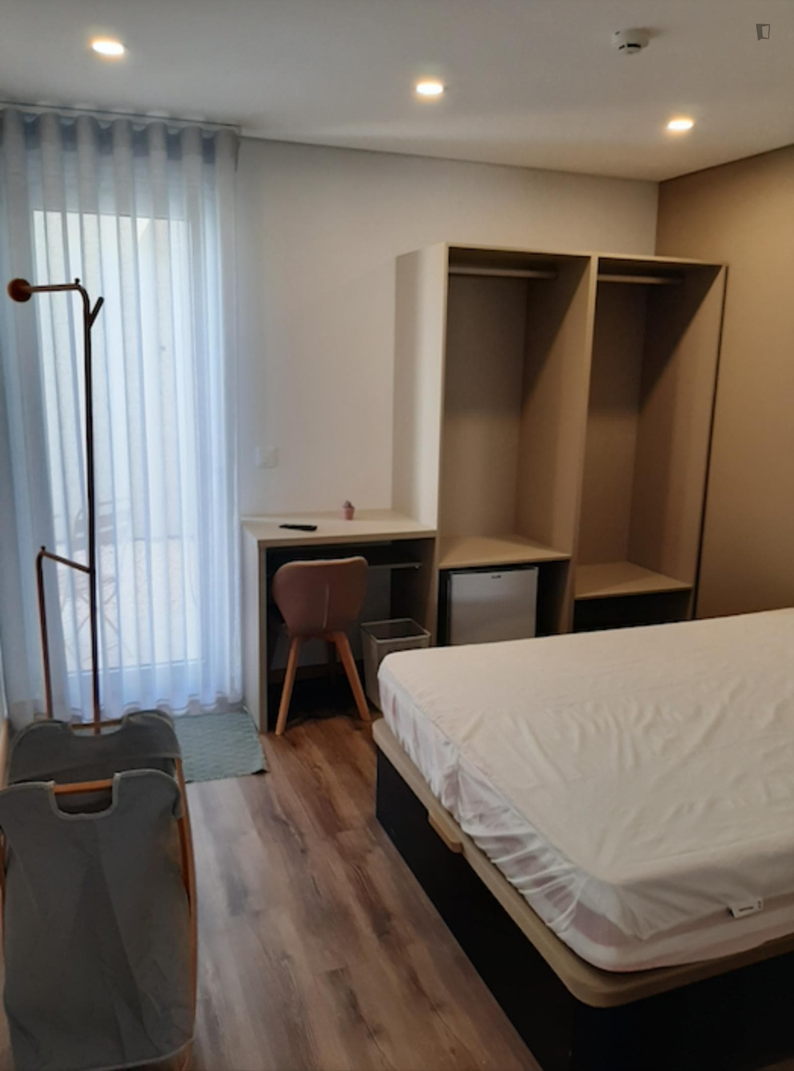 Welcoming double ensuite bedroom near ISCAP photo 1