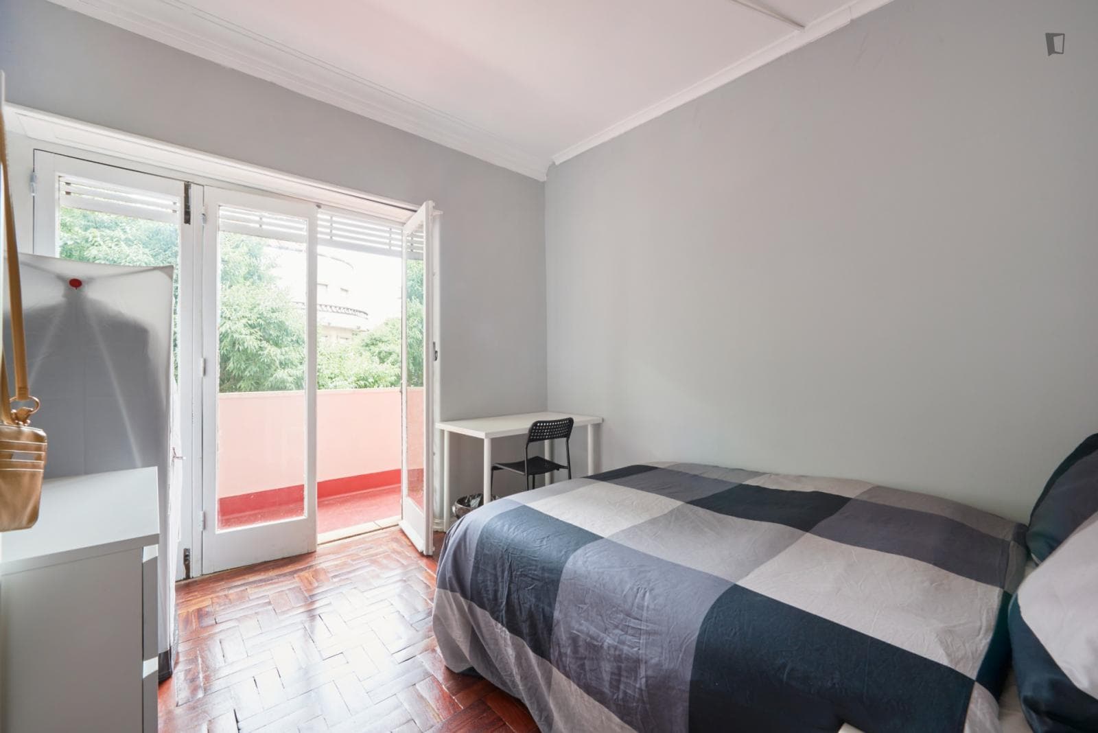 Double bedroom in a student flat, in well-linked Entre Campos photo 1