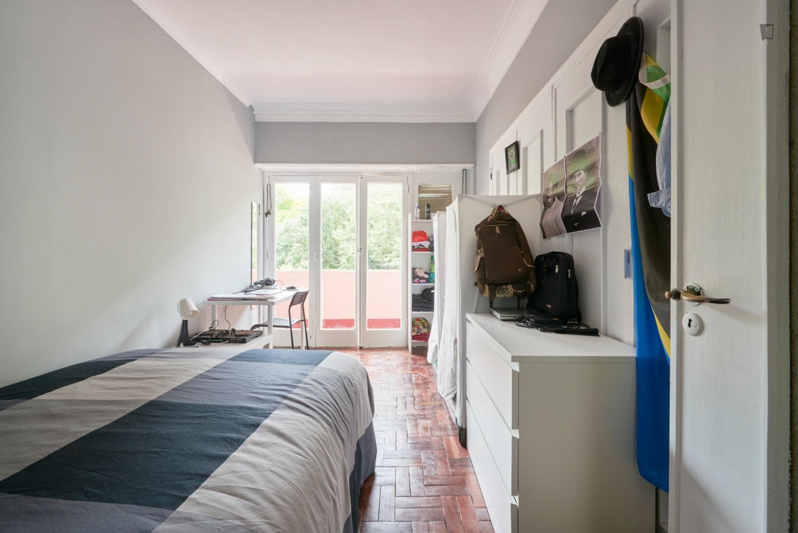 Elegant double ensuite bedroom in a student flat, in Entre Campos photo 1