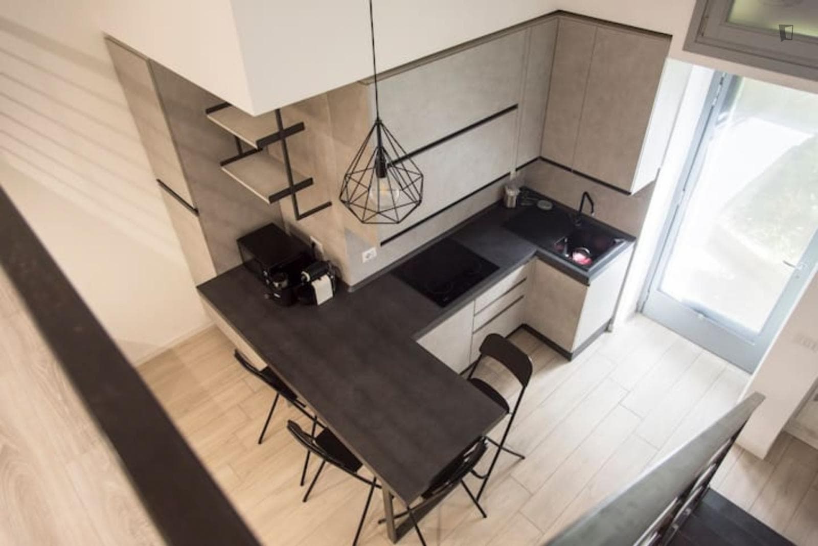 Modern style one-bedroom apartment near Bocconi photo 1
