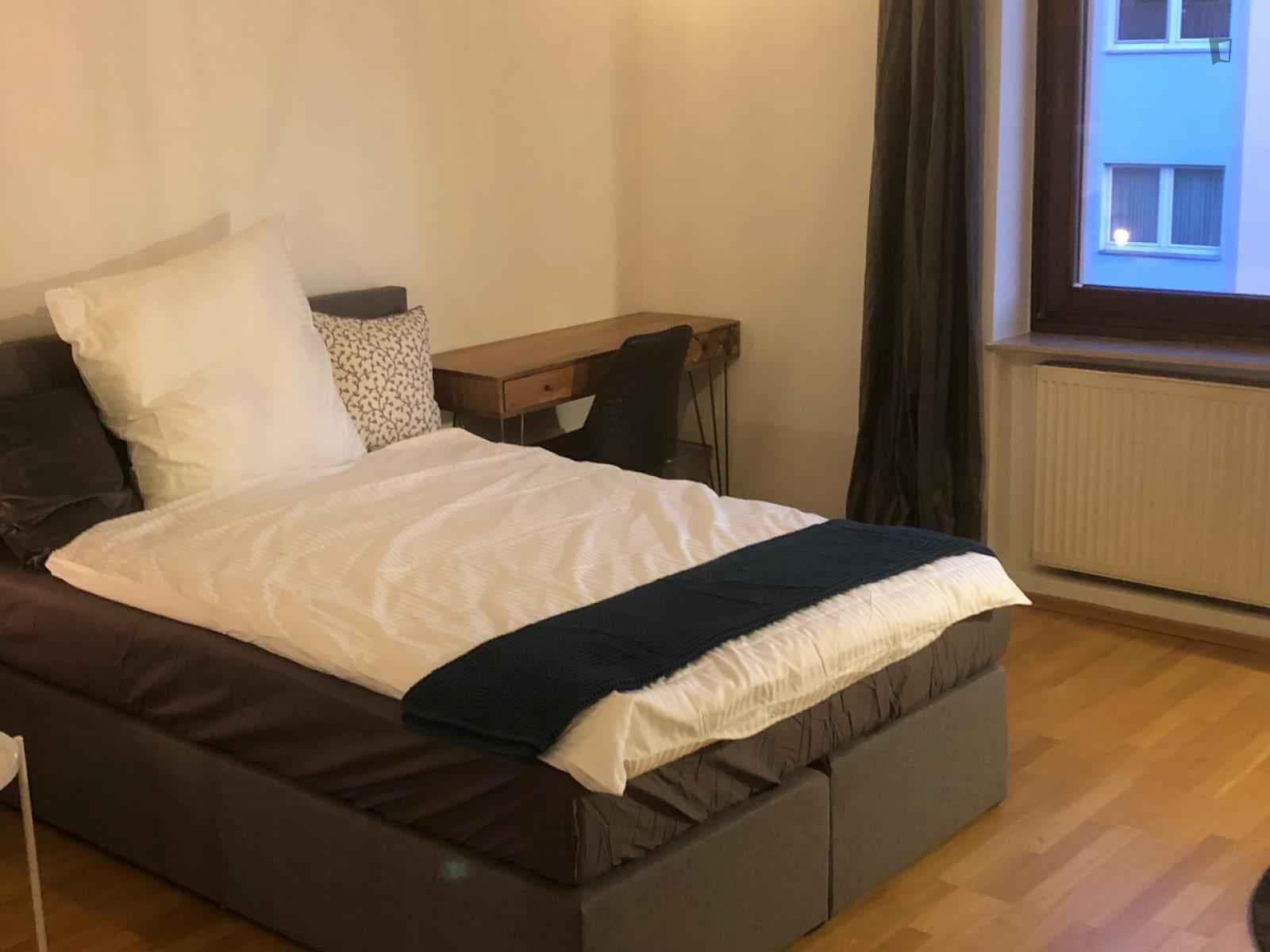 Charming double bedroom in a 3-bedroom apartment in Nordend-Ost photo 1