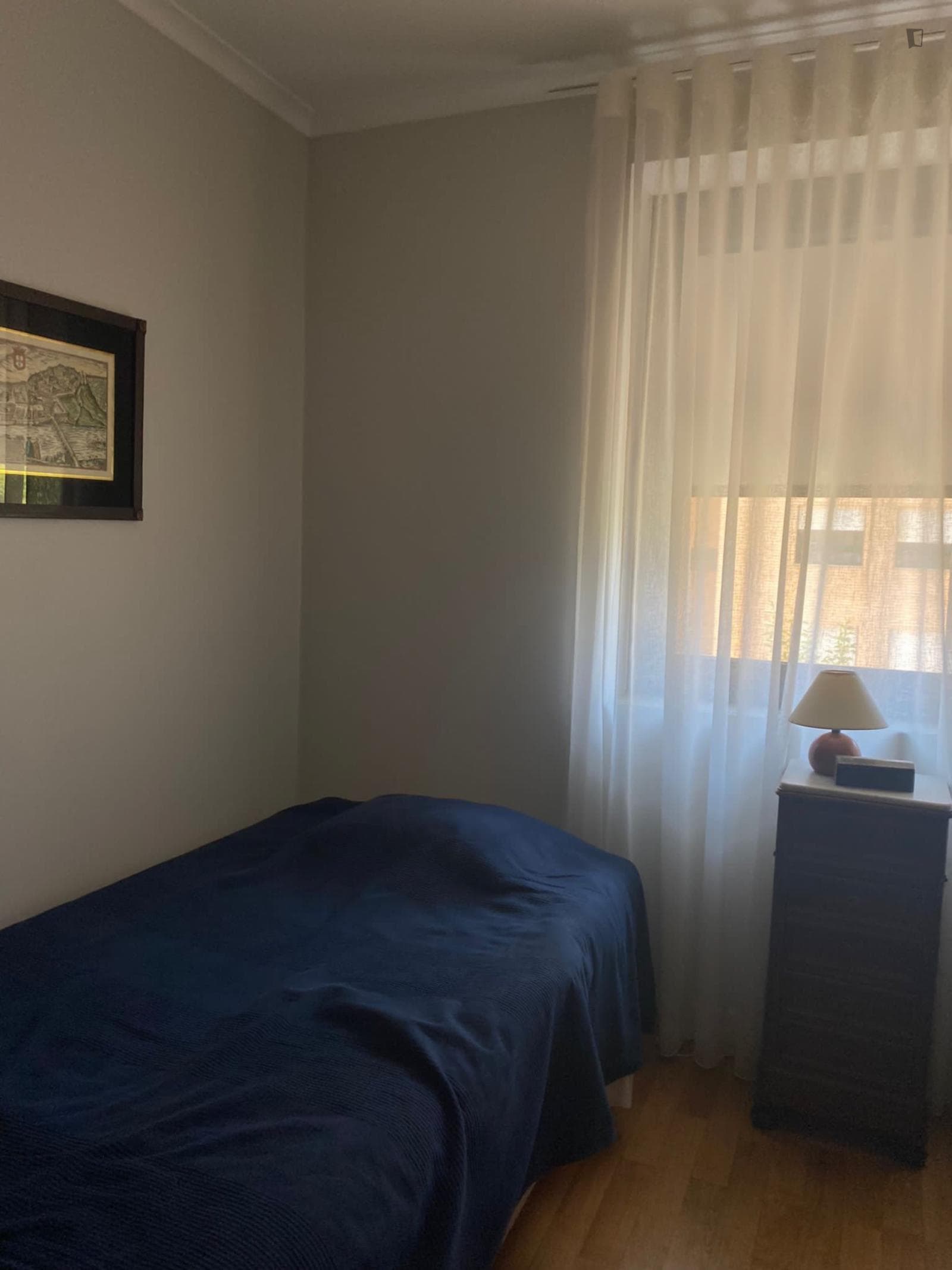 Homely single bedroom in a 3-bedroom flat, in Ramalde photo 1