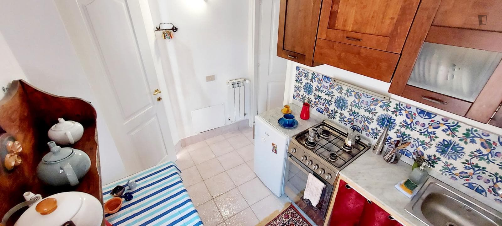 Double room with private bath, kitchen and balcony in Palermo's historic center photo 1