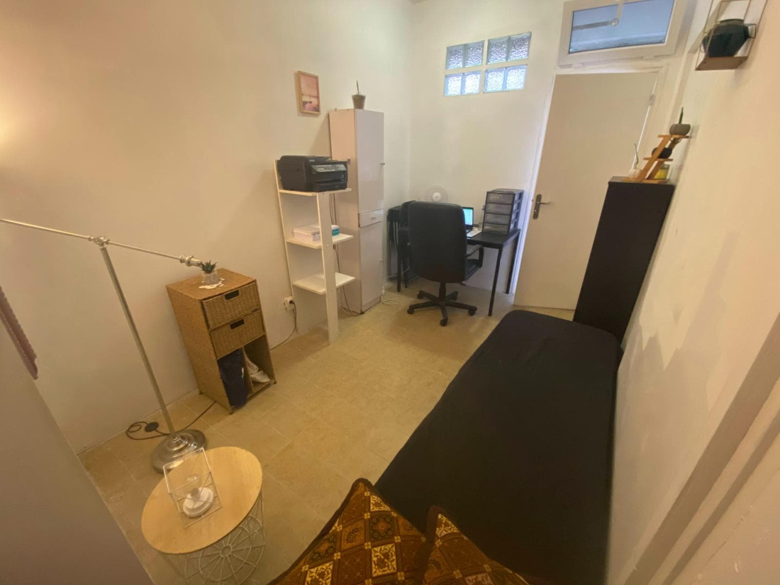 Homely single bedroom in Crépieux photo 1
