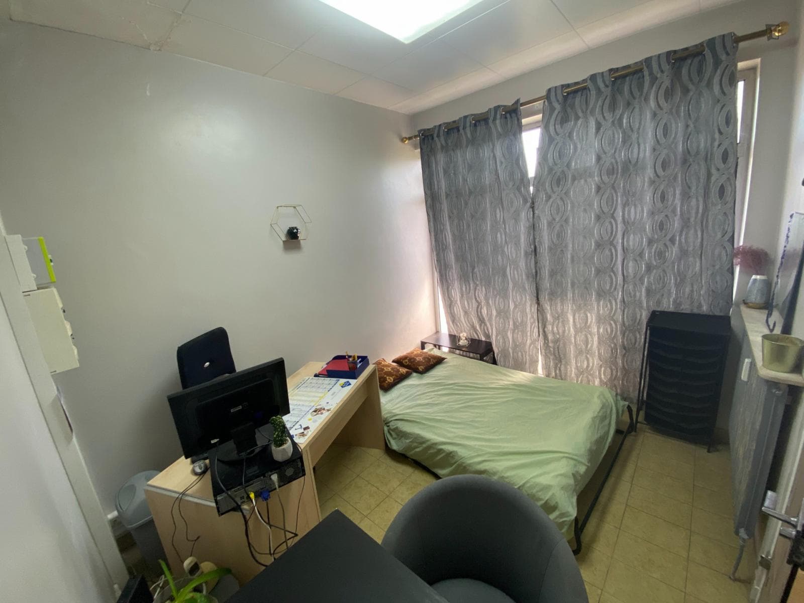 Cosy single bedroom in Crépieux photo 1