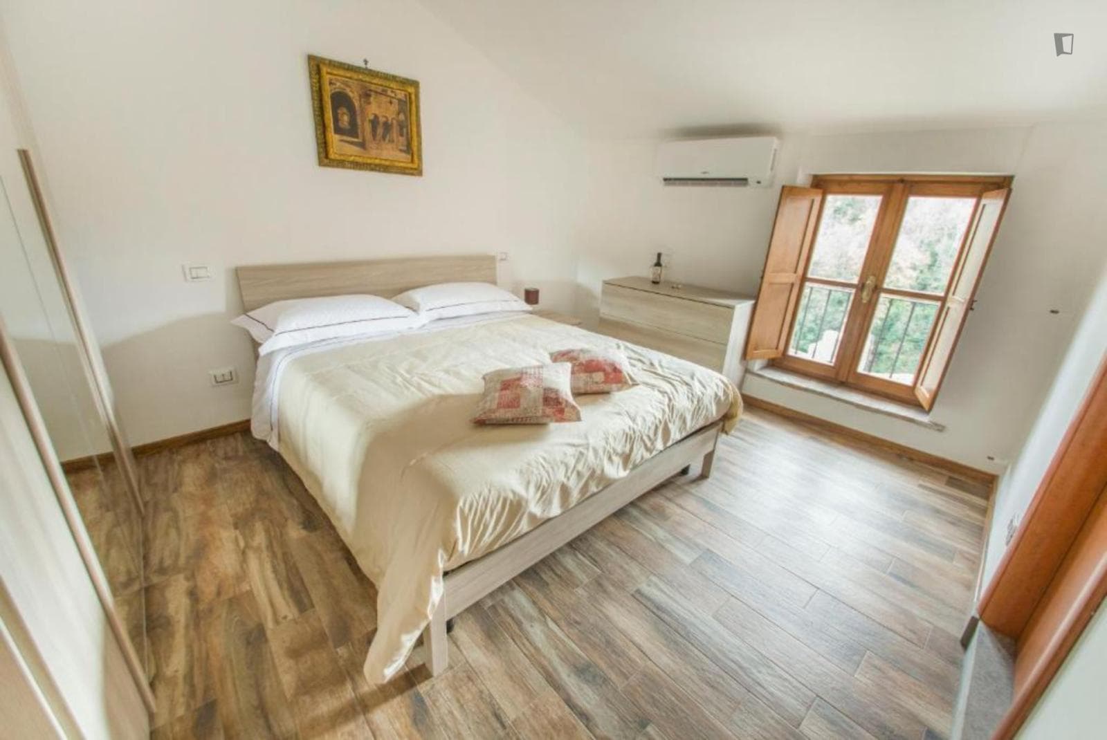 Elegant double ensuite bedroom in San Martino Al Cimino photo 1