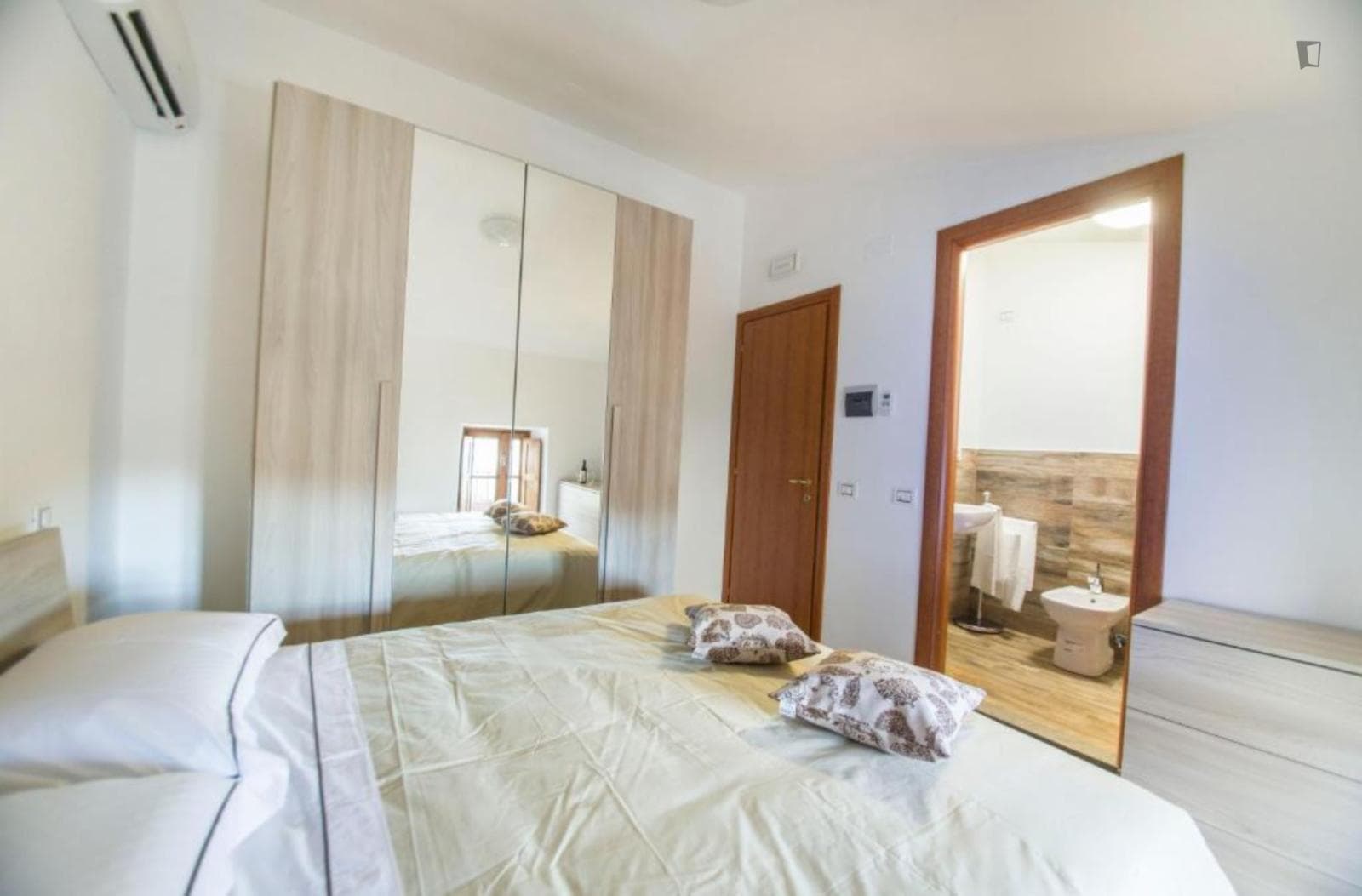 Tasteful double ensuite bedroom in San Martino Al Cimino photo 1