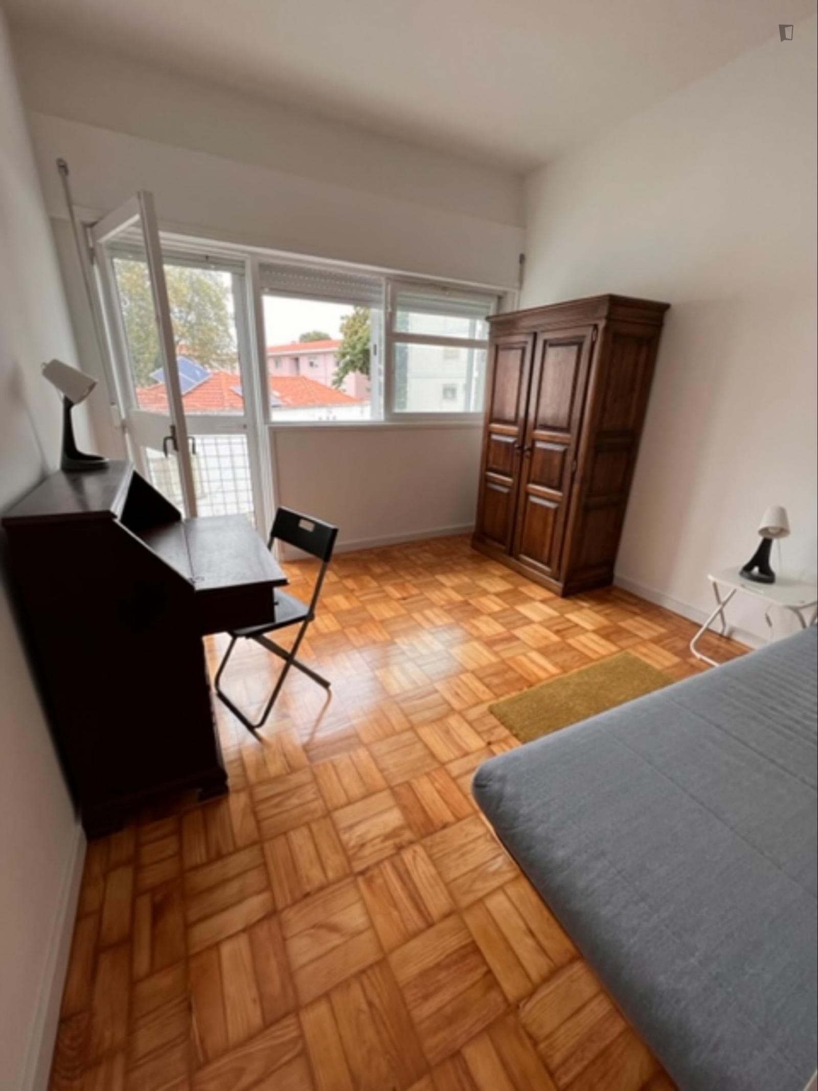 Pleasant double bedroom with a balcony, near Escola Superior de Saúde photo 1