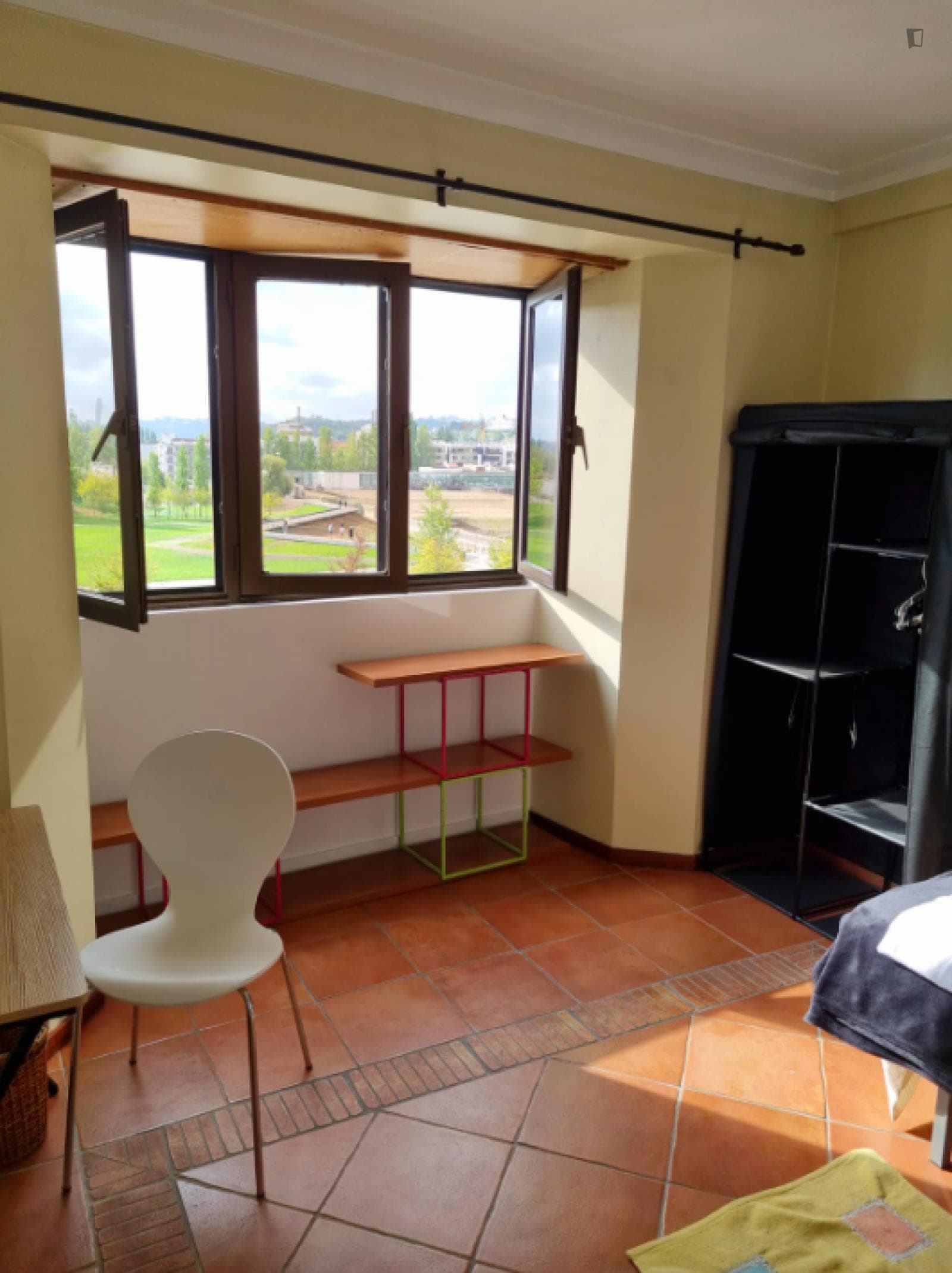 Very neat single bedroom in Baixa de Santa Clara photo 1