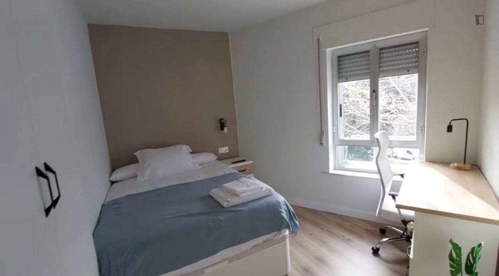 Welcoming double bedroom in a student flat, near the centre of Salamanca photo 1