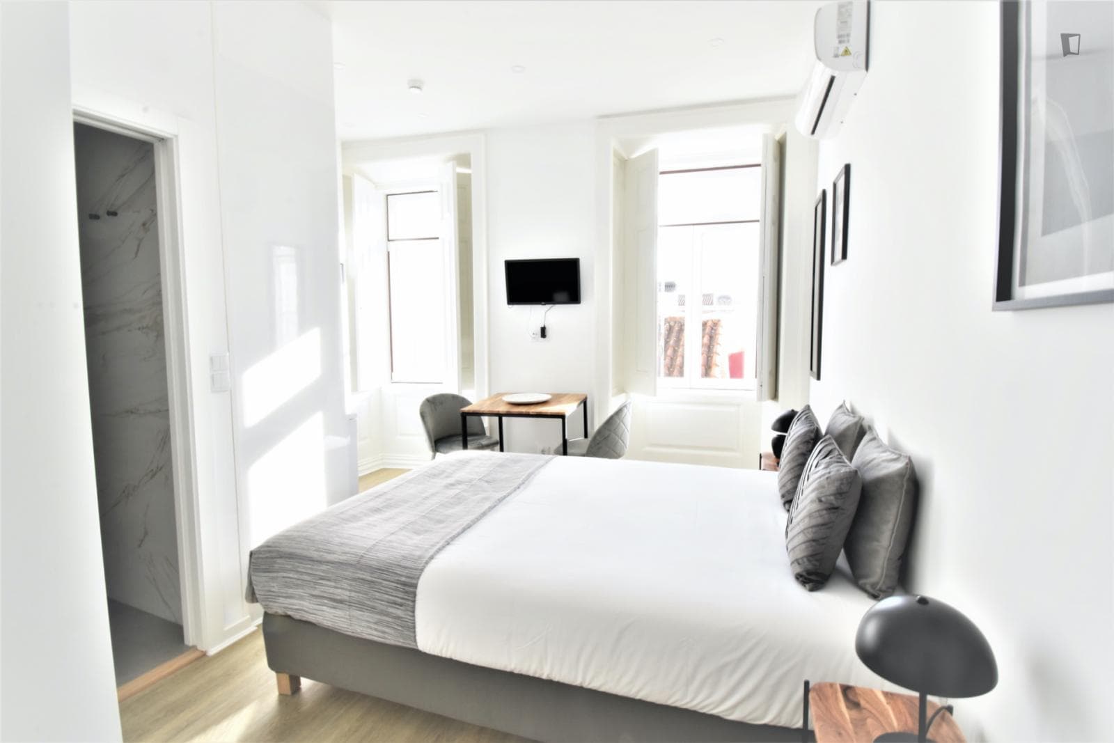 Delightful studio in the downtown area of Coimbra - Sophia Studios 14 photo 1