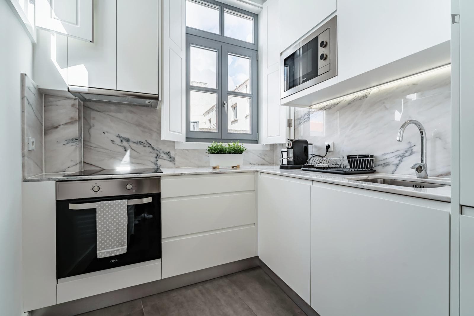 Lovely 1-bedroom apartment in central Santo Ildefonso photo 1