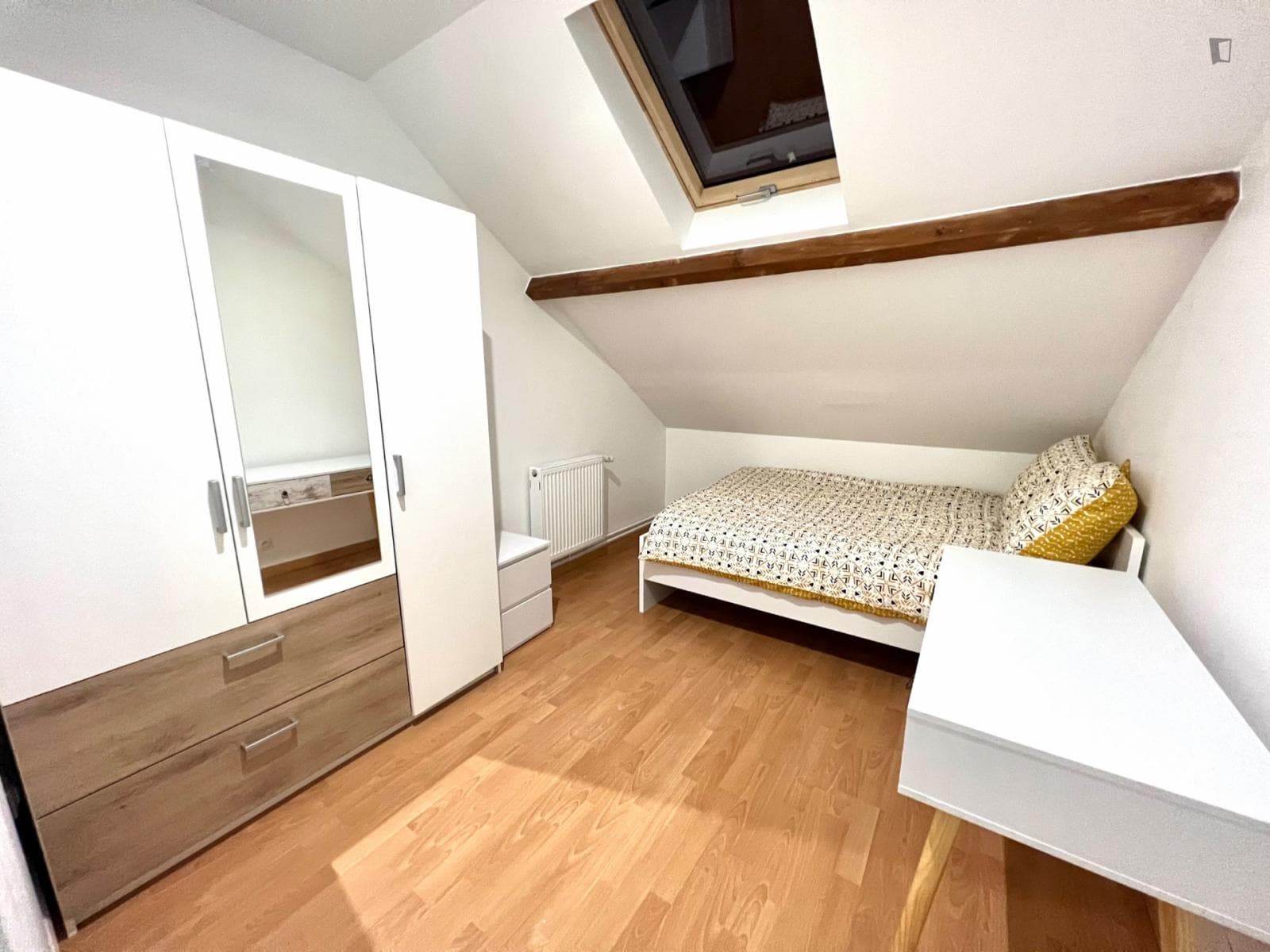 Very nice double bedroom near the Le Chénay train station photo 1