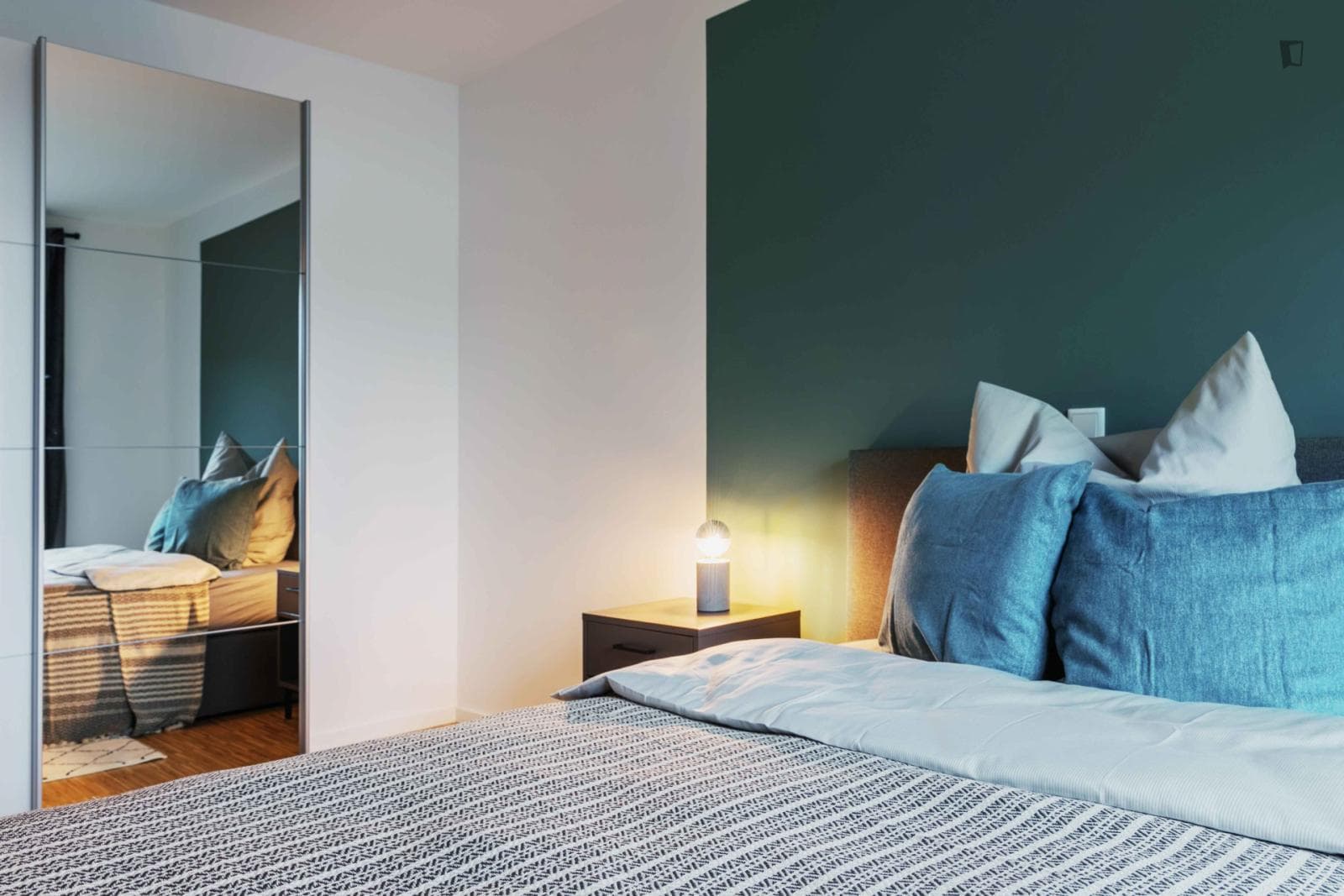 Single bedroom in a 4 bedroom apartment in Hamburg photo 1