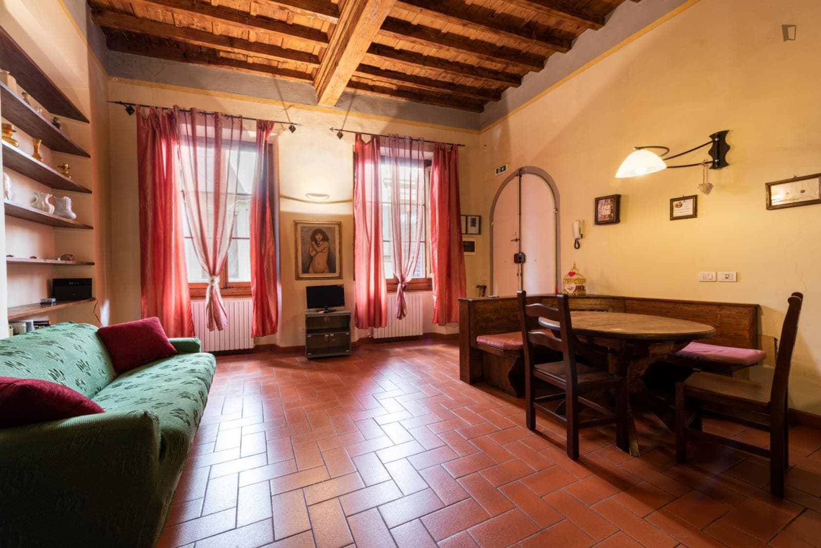 Classic style one-bedroom apartment with sofa bed near Santa Maria Novella photo 1