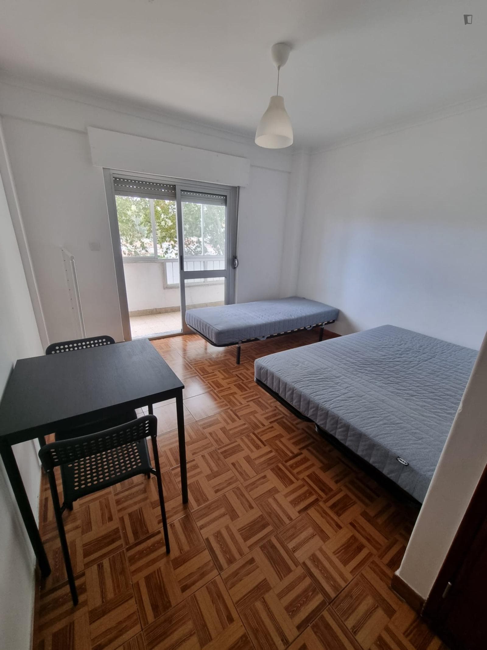 Sunny twin bedroom in Cacém photo 1