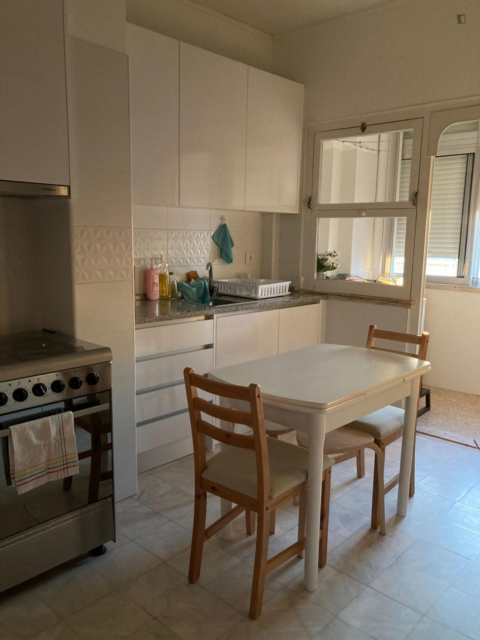 Warm and cosy single bedroom close to Instituto Politécnico and Metro Station photo 1