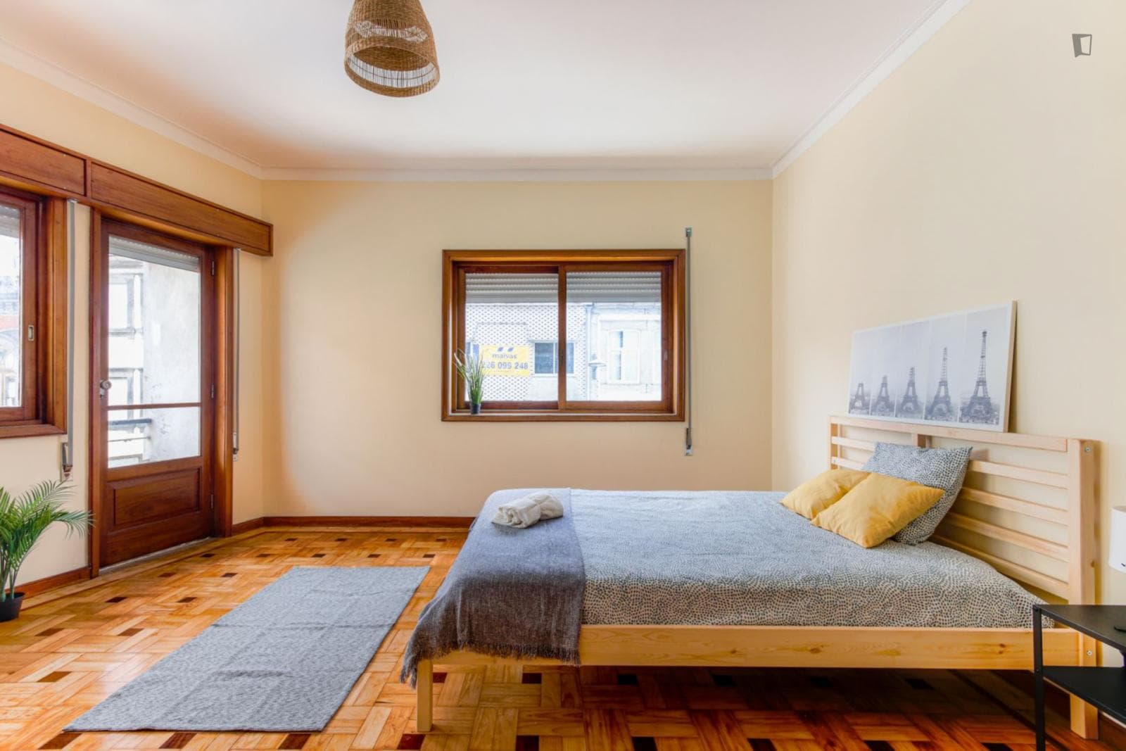 Spacious double bedroom with a balcony close to Marquês metro station photo 1
