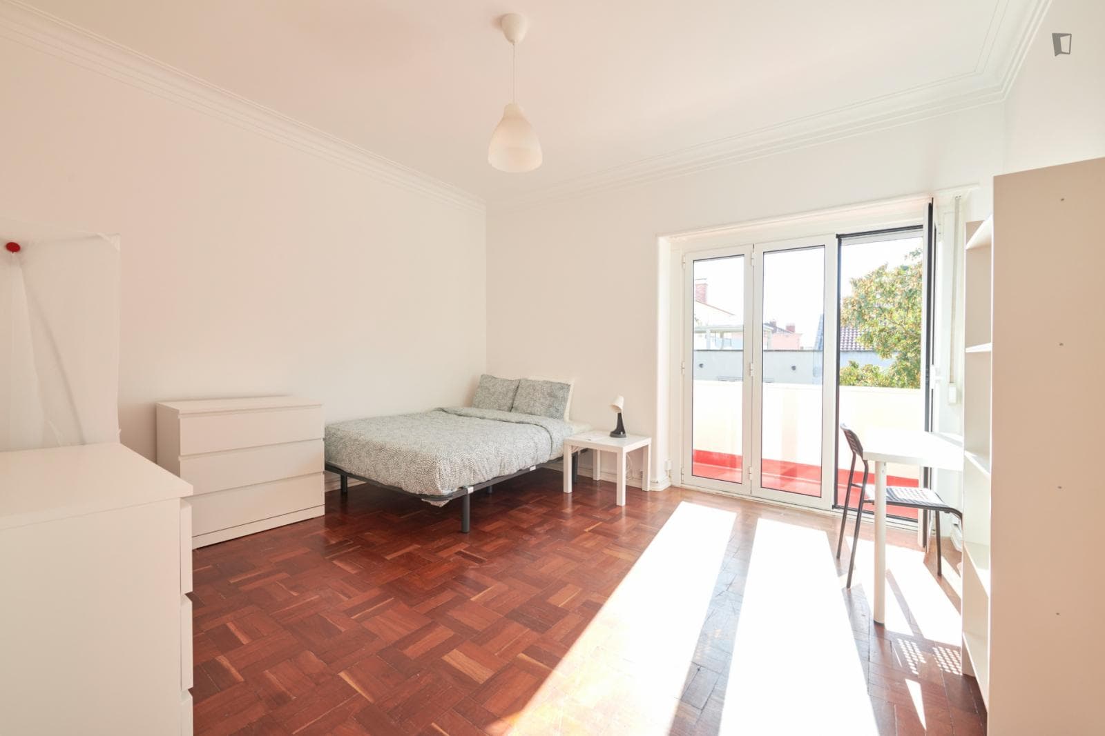 Warm and big double bedroom close to Instituto Superior Técnico photo 1