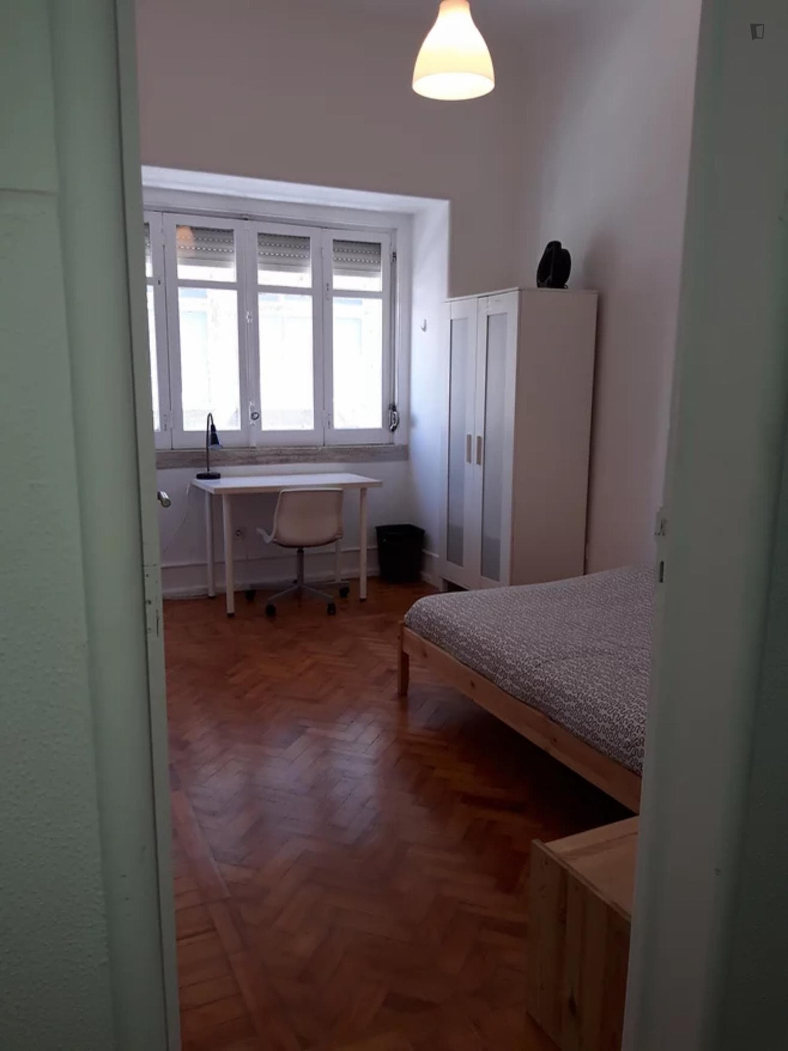 Appealing double bedroom near the Arroios metro photo 1