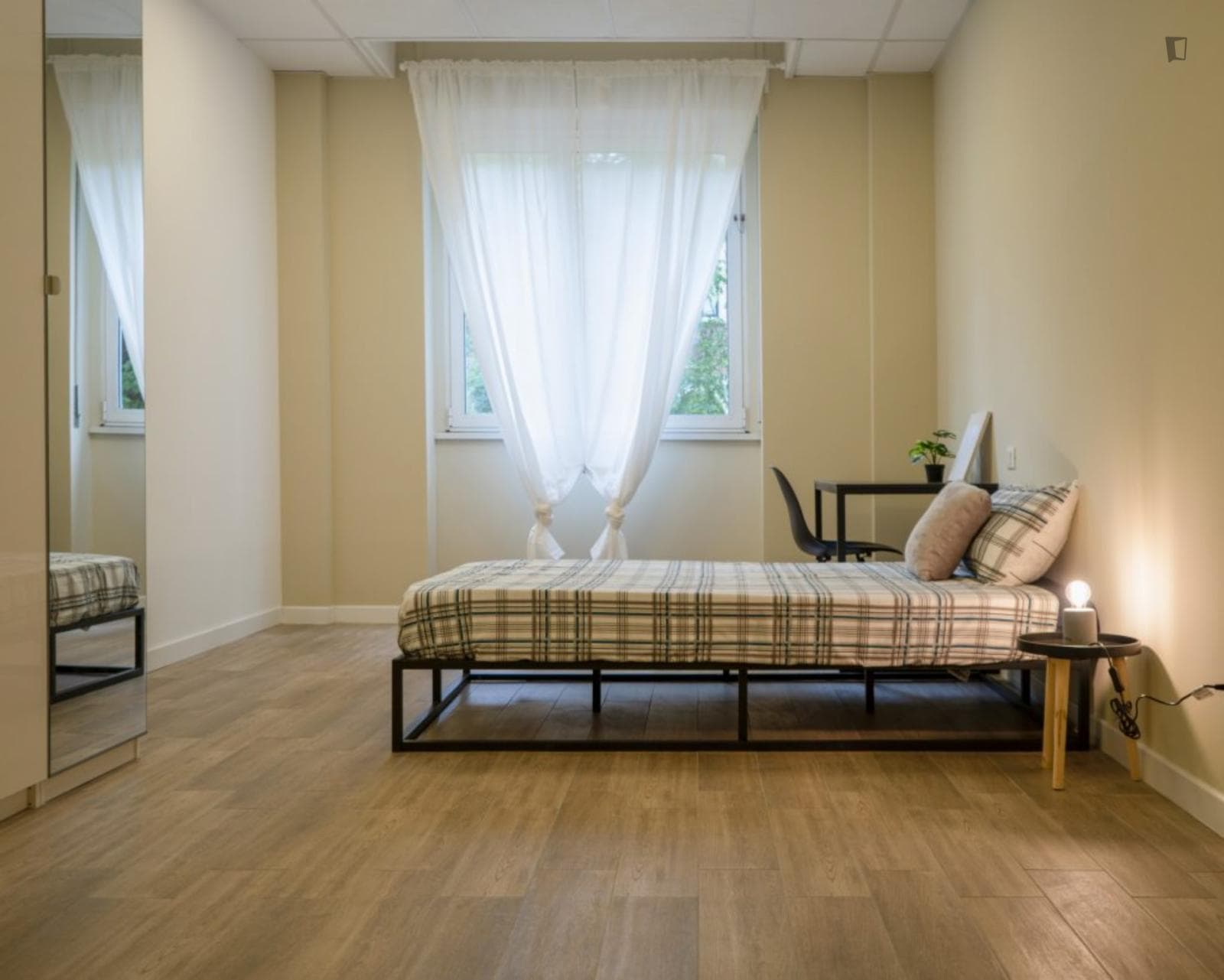 Cosy single bedroom in 4-Bedroom apartment close to Bocconi University photo 1