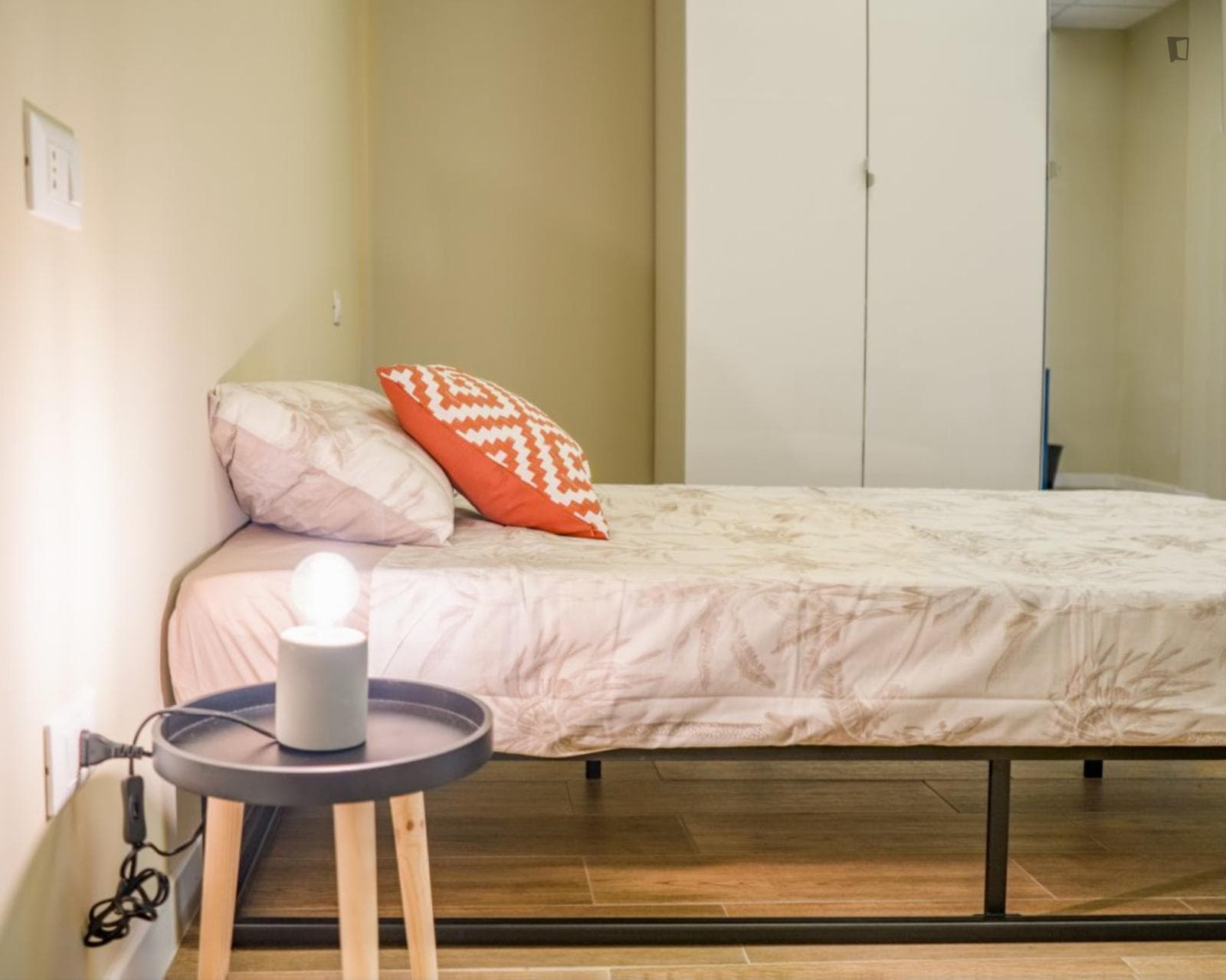 Pleasant single bedroom in 4-Bedroom apartment close to Bocconi University photo 1
