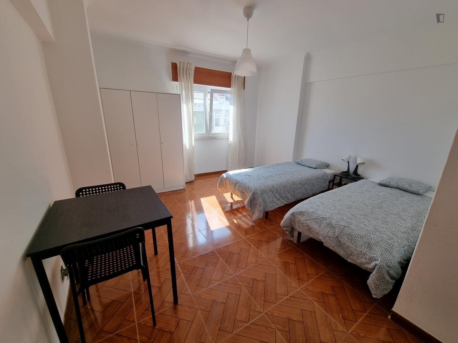 Spacious twin bedroom near the Algueirao-Mem Martins train station photo 1